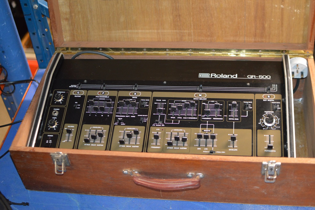 VINTAGE & RARE ROLAND SYNTHESISER GUITAR WITH ORIGINAL 24 PIN CABLE & ROLAND GR-500 SYNTHESISER AMP, - Image 10 of 13