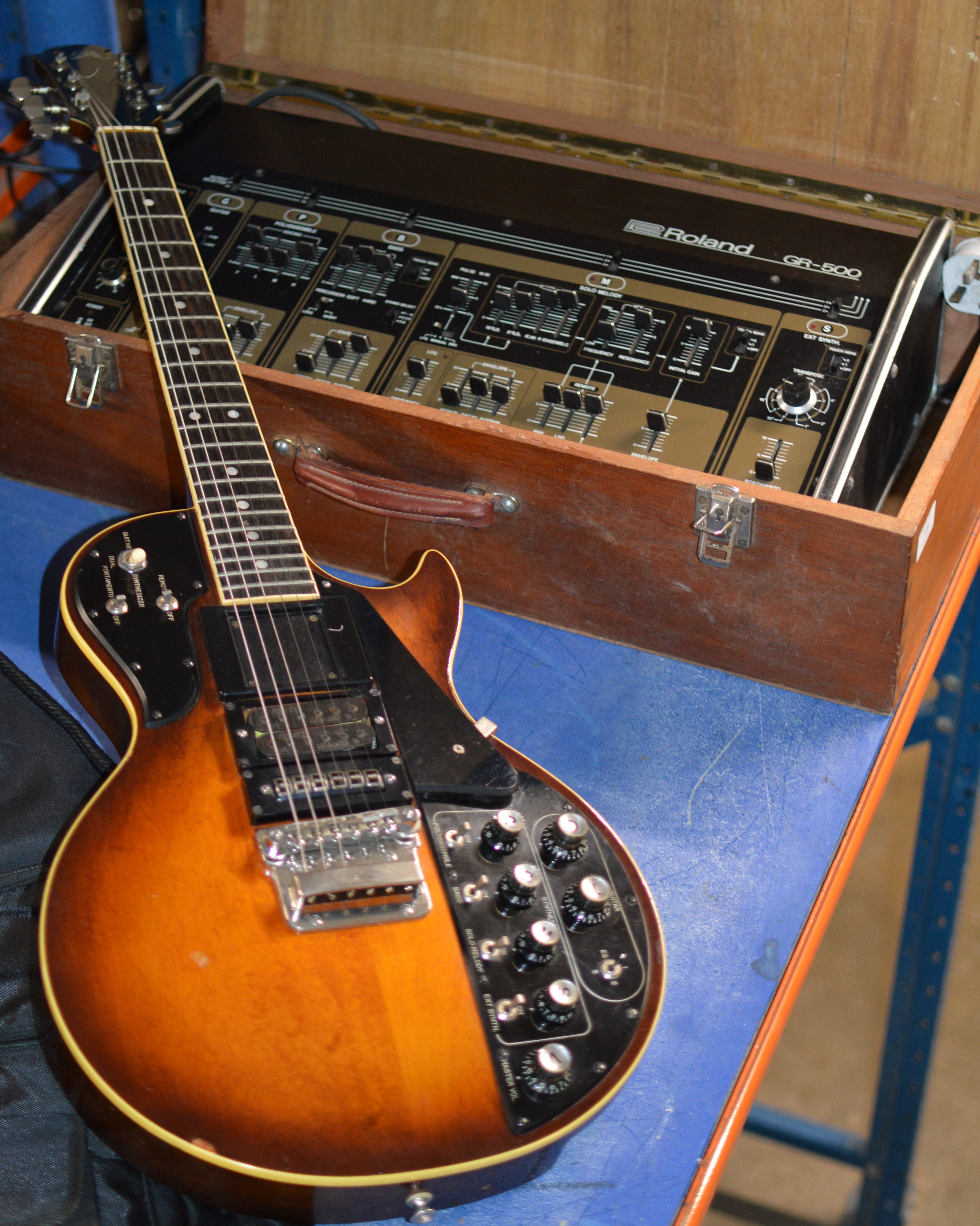 VINTAGE & RARE ROLAND SYNTHESISER GUITAR WITH ORIGINAL 24 PIN CABLE & ROLAND GR-500 SYNTHESISER AMP,