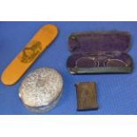 MAUCHLINE WARE SPECTACLE CASE WITH SPECTACLES, BOXED PAIR OF OLD SPECTACLES, BAKELITE ROYALTY