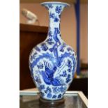 FINE LARGE 14¼"" 20TH CENTURY CHINESE PORCELAIN BLUE & WHITE AMPHORA VASE DECORATED WITH A