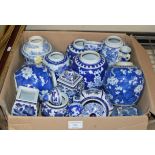 BOX CONTAINING ASSORTED ORIENTAL BLUE & WHITE WARE, GINGER JARS ETC