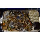 TRAY CONTAINING ASSORTED COSTUME JEWELLERY, VARIOUS WATCH PARTS ETC