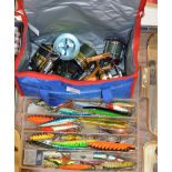 VARIOUS SEA FISHING REELS, PENN ETC & TACKLE BOX WITH ASSORTED FISHING LURES