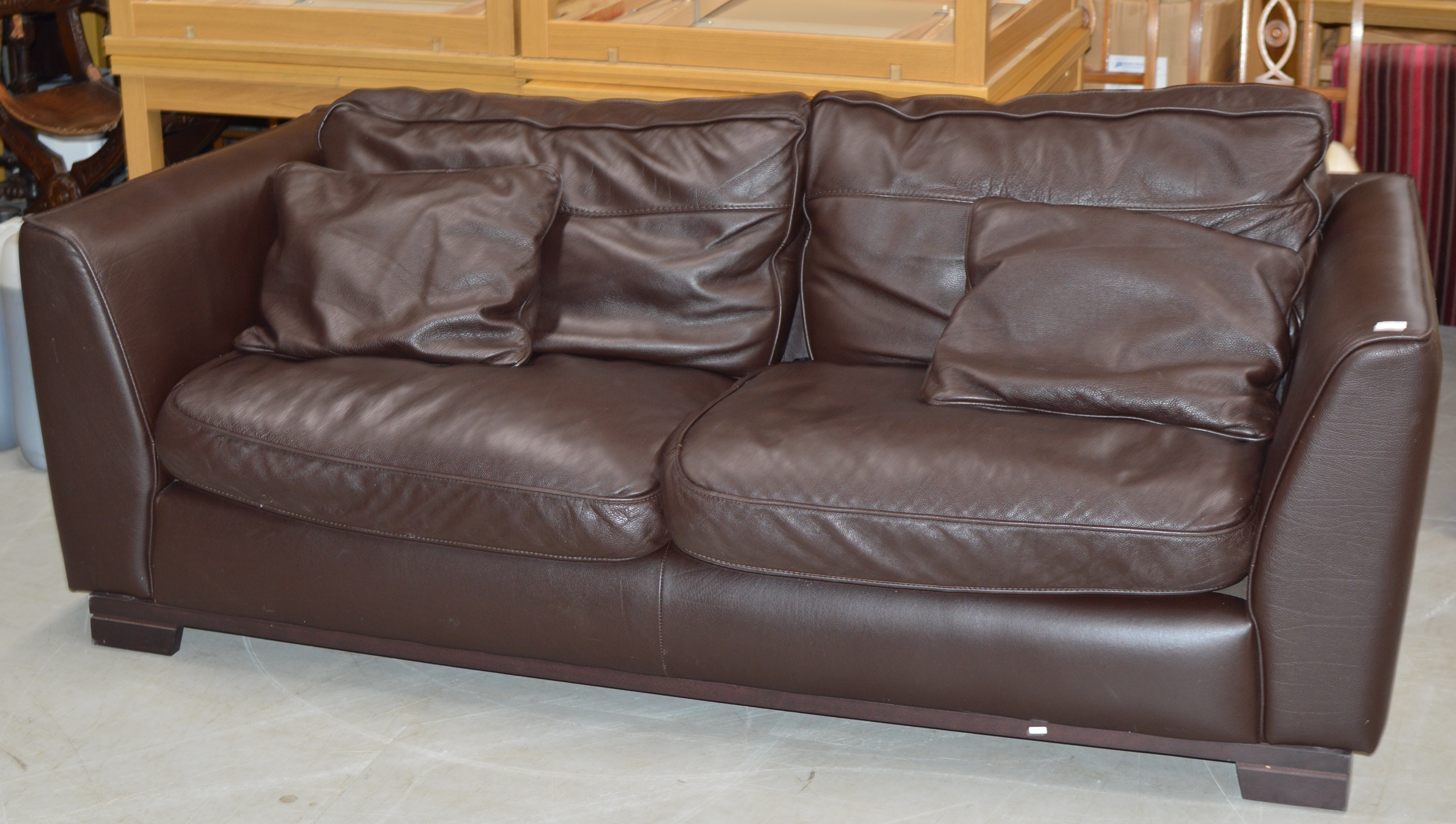 BROWN LEATHER 3 SEATER SETTEE