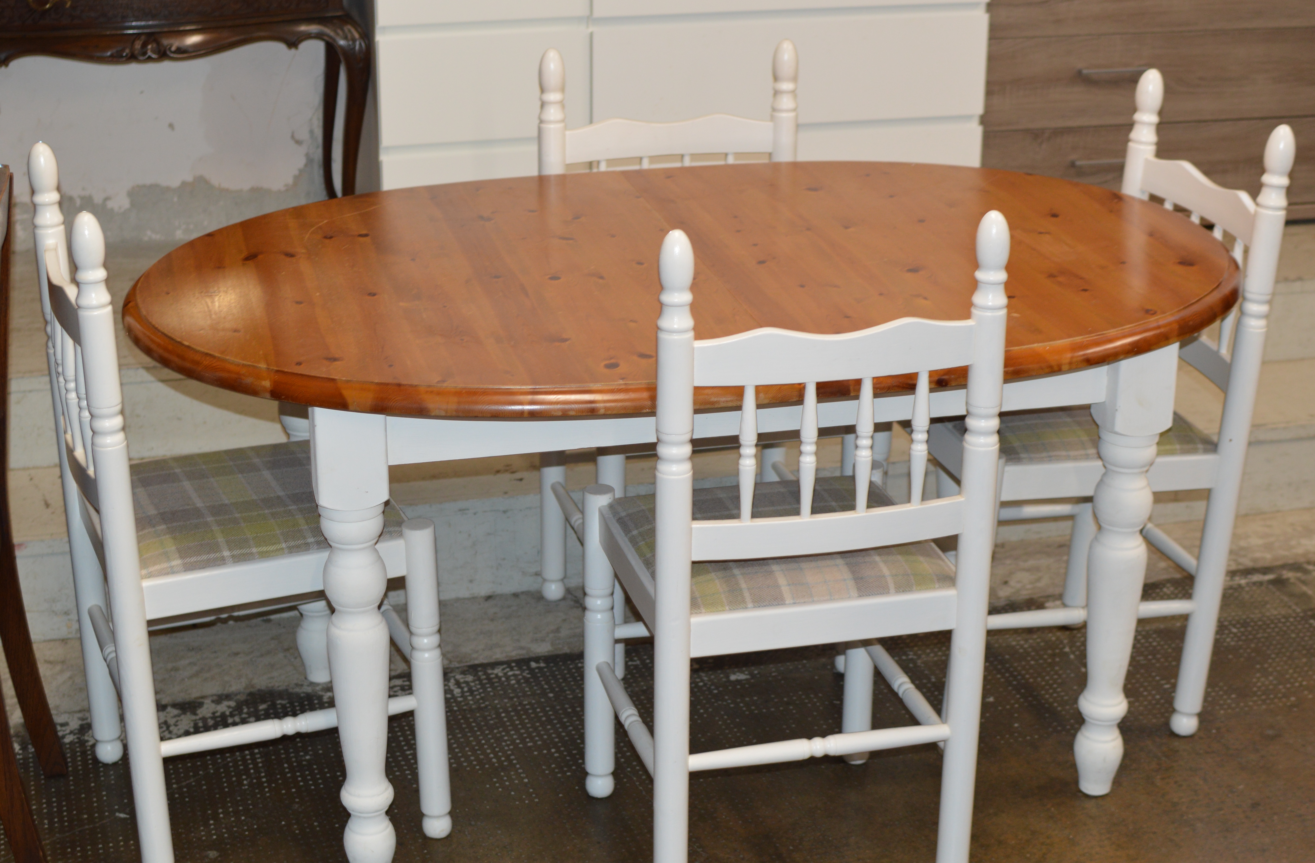 PINE KITCHEN TABLE WITH 4 CHAIRS