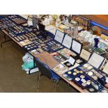 A VERY LARGE COLLECTION OF VARIOUS COMMEMORATIVE COINS, IN VARIOUS DISPLAY CASS & BOXES, ROYALTY