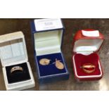 9 CARAT WHITE GOLD BAND, 9 CARAT GOLD BAND, PAIR OF 9 CARAT GOLD CUFFLINKS - APPROXIMATE WEIGHT =