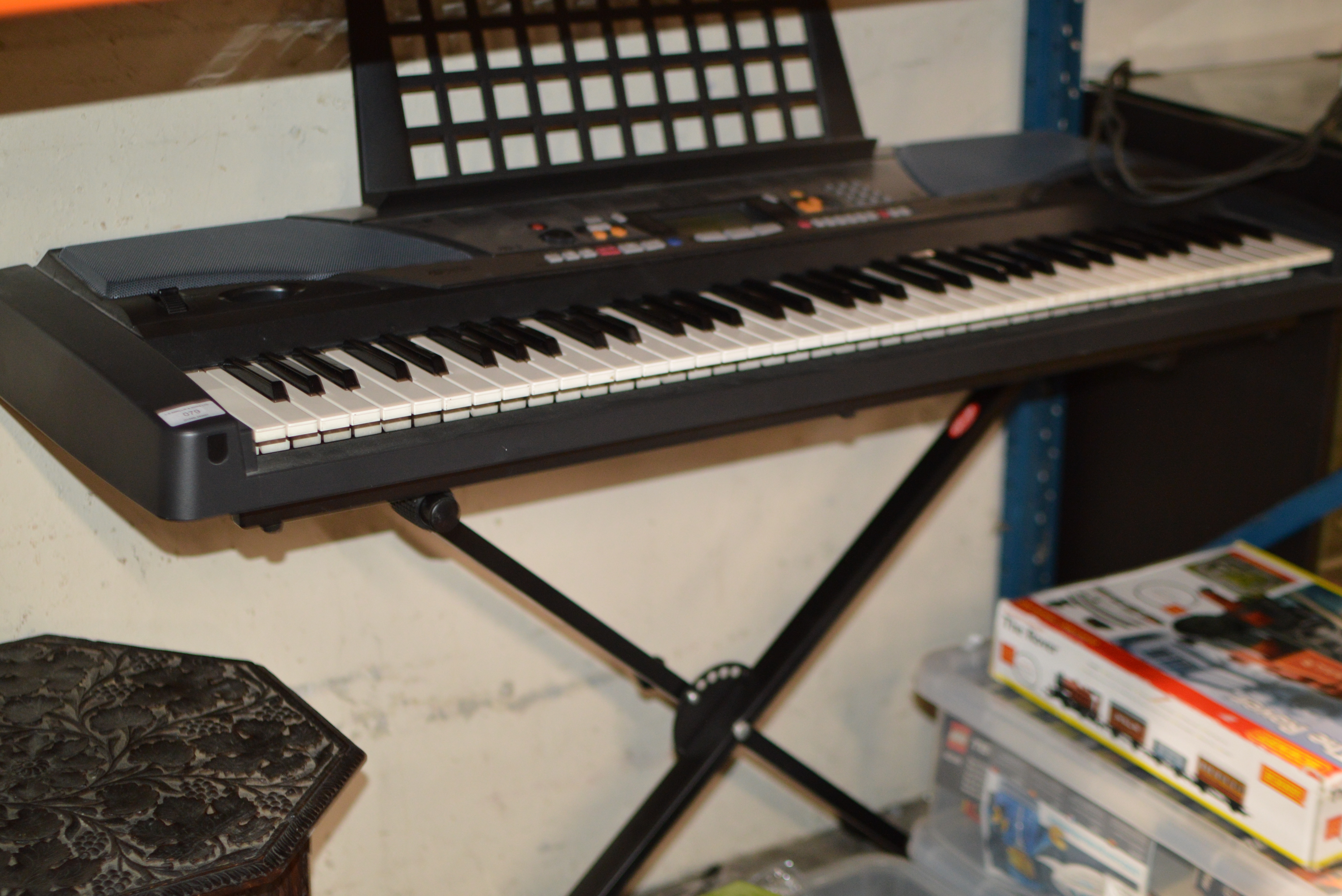 YAMAHA KEYBOARD ON STAND