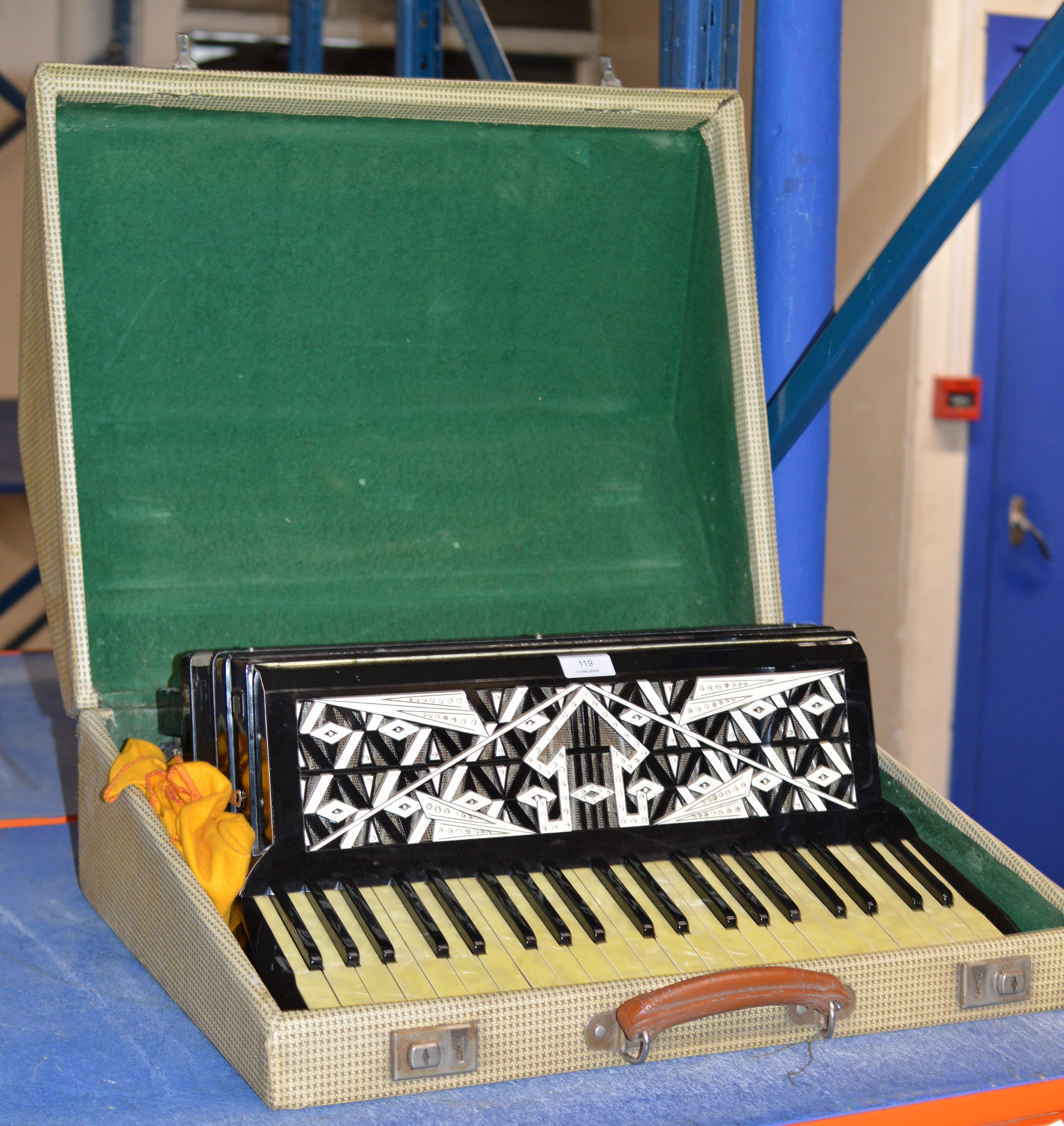 CALANTI ACCORDION WITH CARRY CASE