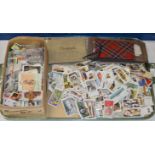 TRAY WITH VARIOUS CIGARETTE CARDS IN ALBUMS & LOOSE, AUTOGRAPHS BOOKS ETC