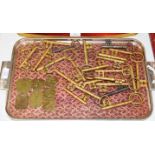 TRAY CONTAINING VARIOUS OLD BRASS KEYS, VARIOUS BRASS PLAQUES ETC