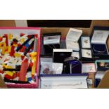 BOX WITH VARIOUS BOXED SILVER JEWELLERY & QUANTITY LOOSE LEGO