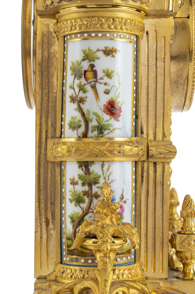 Orologio da appoggio francese in metallo dorato e pannelli in porcellana - Image 5 of 5