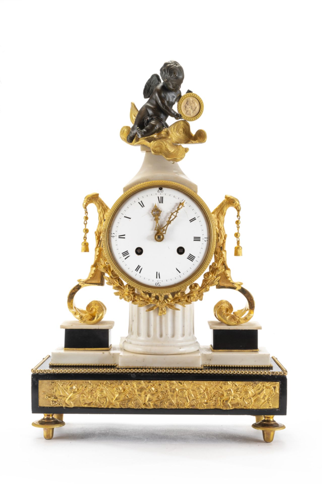 Orologio da appoggio francese in marmo bianco, marmo nero e bronzo dorato al mercurio