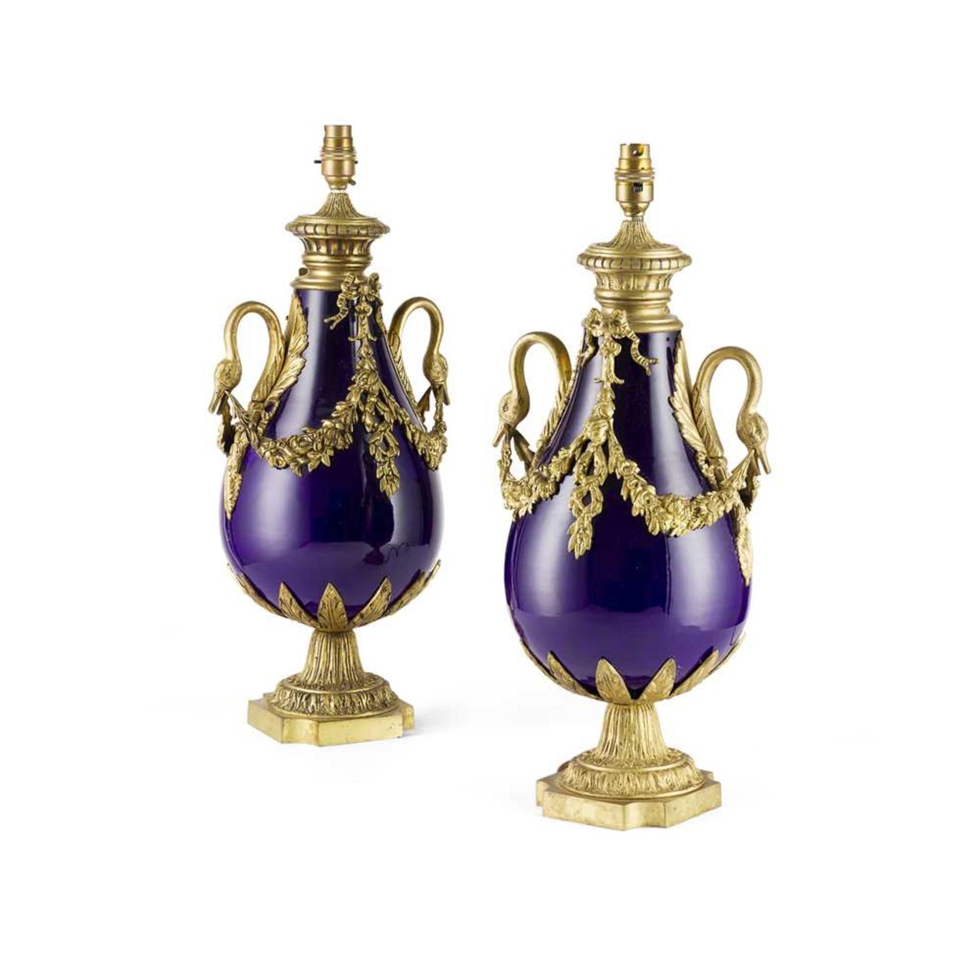 PAIR OF FRENCH COBALT GLAZED PORCELAIN AND GILT BRONZE MOUNTED LAMPS 19TH CENTURY - Bild 2 aus 2