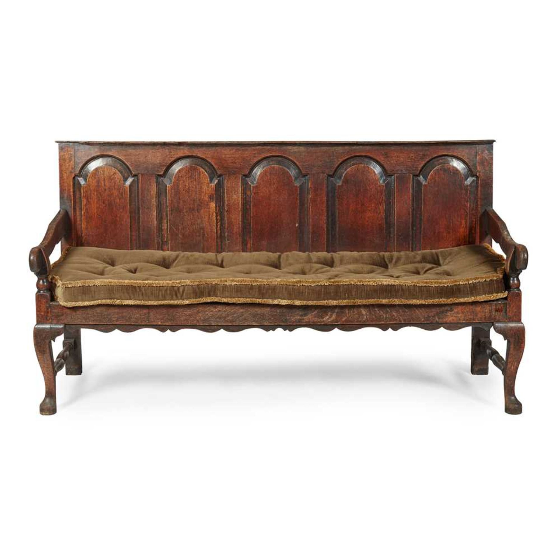 EARLY GEORGIAN OAK PANEL BACK SETTLE EARLY 18TH CENTURY - Image 2 of 3