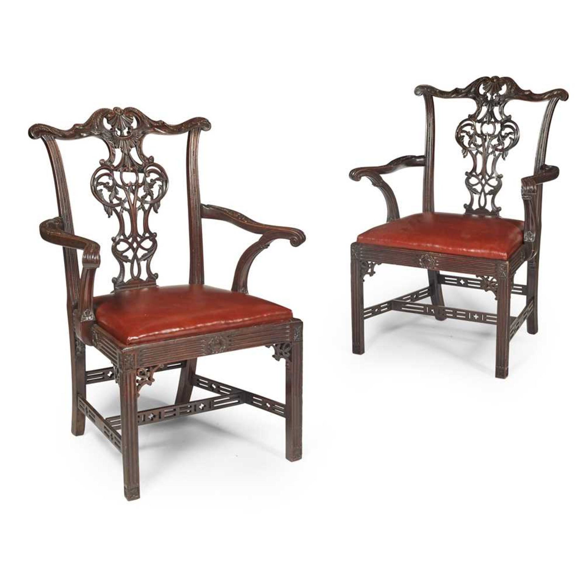 FINE SET OF EIGHT CHIPPENDALE STYLE MAHOGANY DINING CHAIRS LATE 19TH CENTURY - Bild 2 aus 3