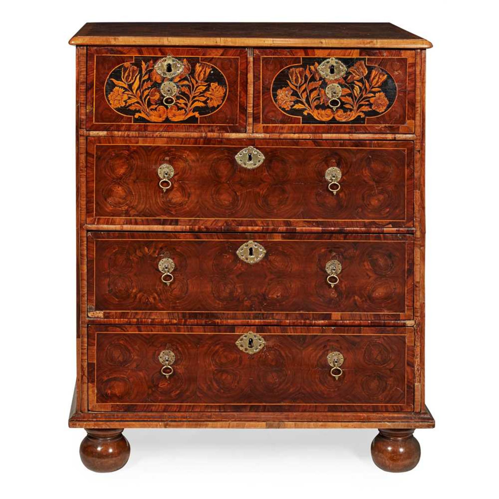 WILLIAM AND MARY WALNUT OYSTER VENEERED AND MARQUETRY CHEST OF DRAWERS LATE 17TH/ EARLY 18TH - Bild 2 aus 2