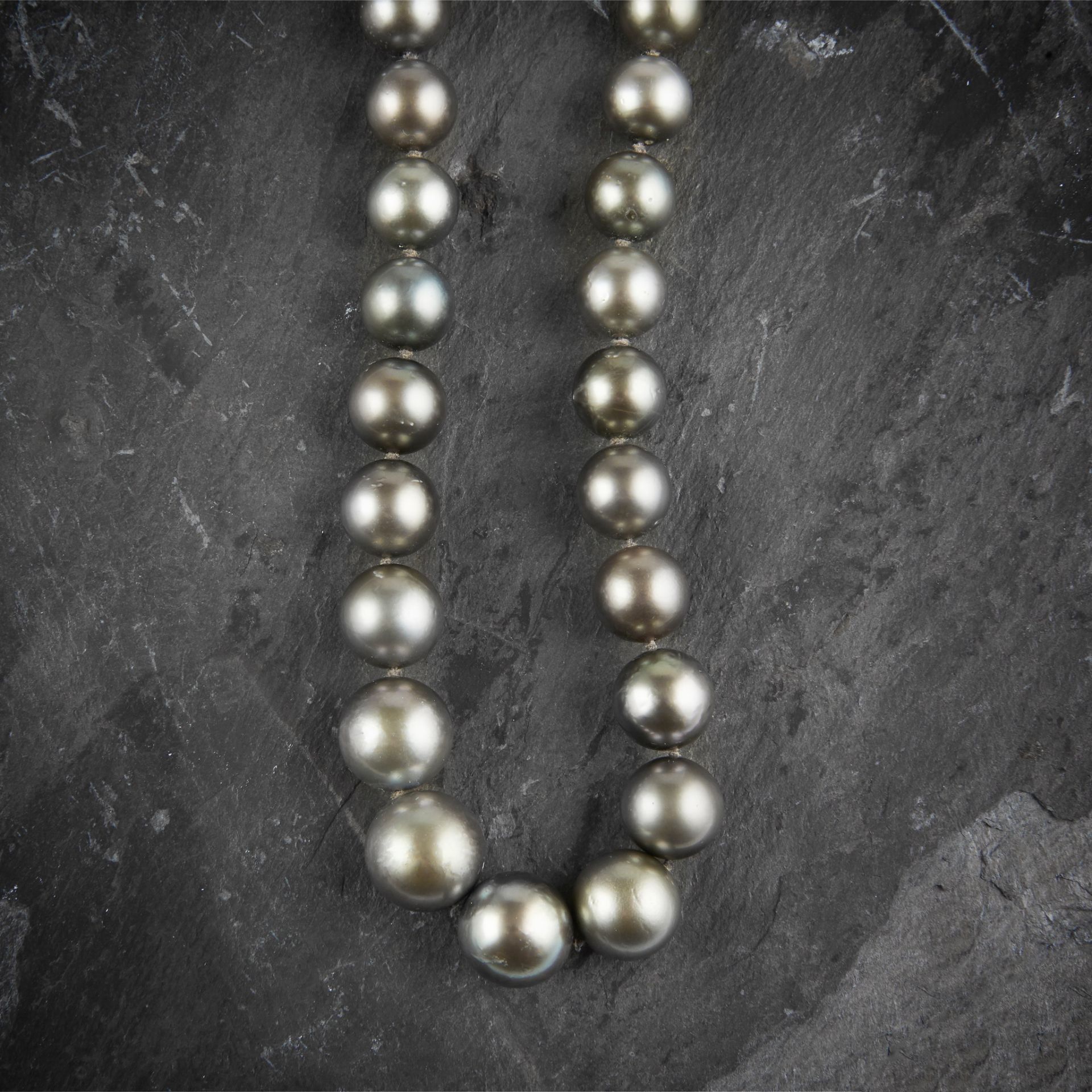 A Tahitian pearl necklace - Image 5 of 5