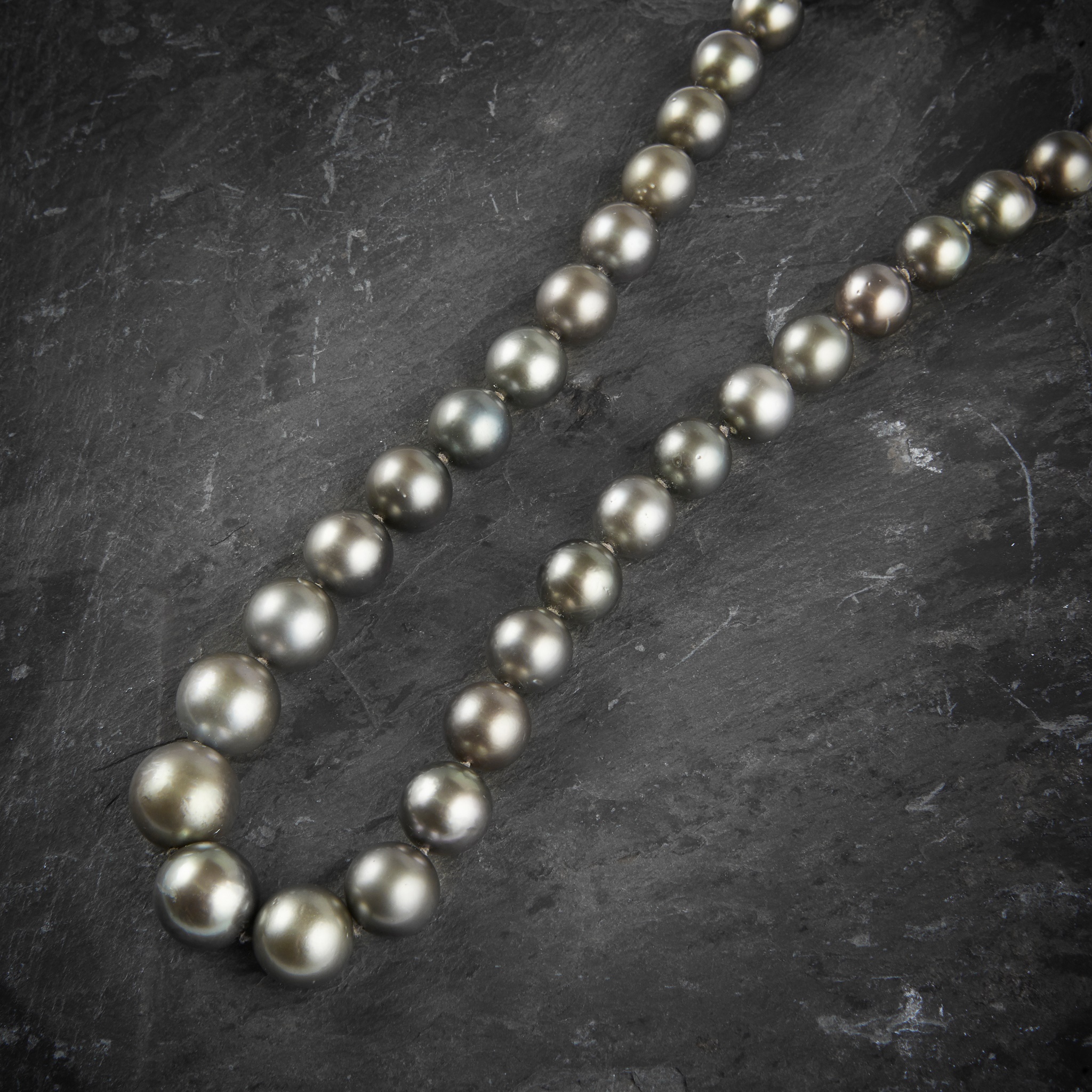 A Tahitian pearl necklace - Image 4 of 5