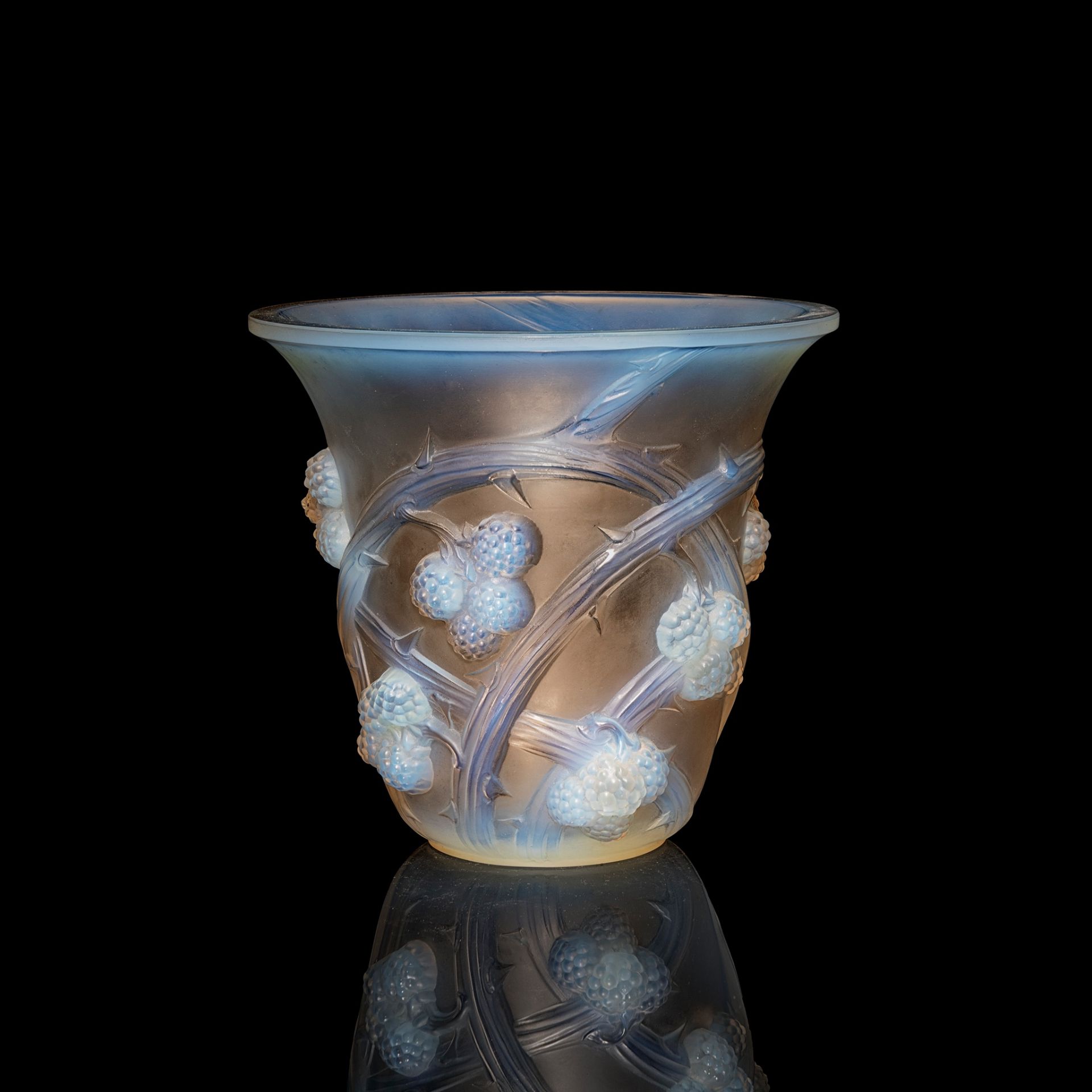 ‡ RENÉ LALIQUE (FRENCH 1860-1945) MÛRES VASE, NO. 1058