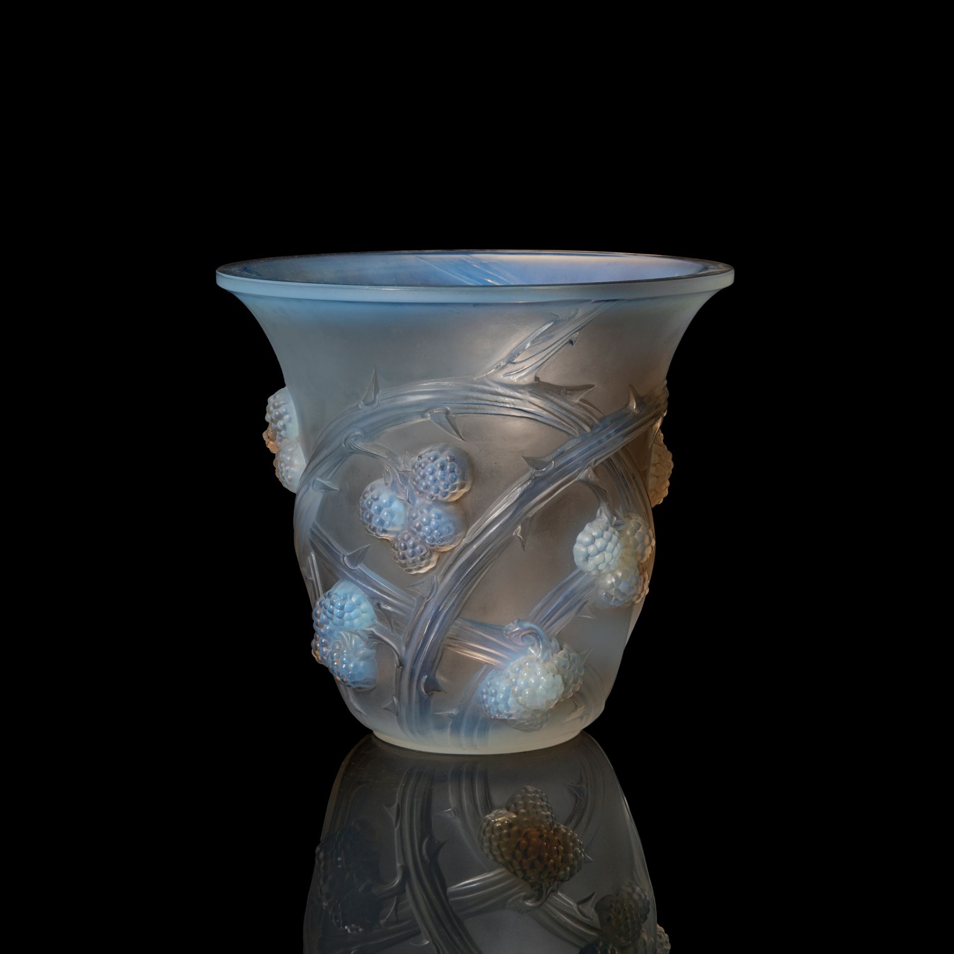 ‡ RENÉ LALIQUE (FRENCH 1860-1945) MÛRES VASE, NO. 1058 - Image 2 of 2