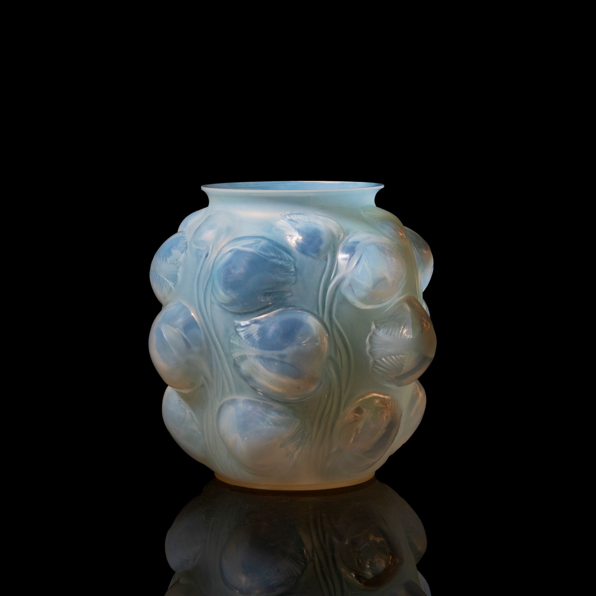 ‡ RENÉ LALIQUE (FRENCH 1860-1945) TULIPES VASE, NO. 995 - Image 2 of 3