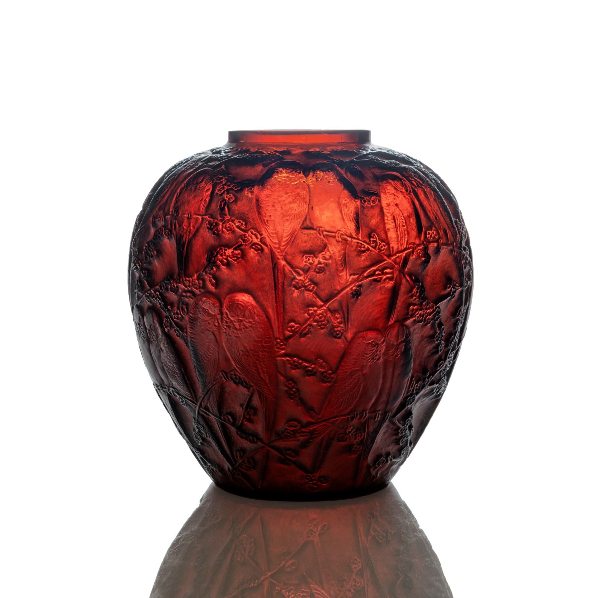 ‡ RENÉ LALIQUE (FRENCH 1860-1945) PERRUCHES VASE, NO. 876