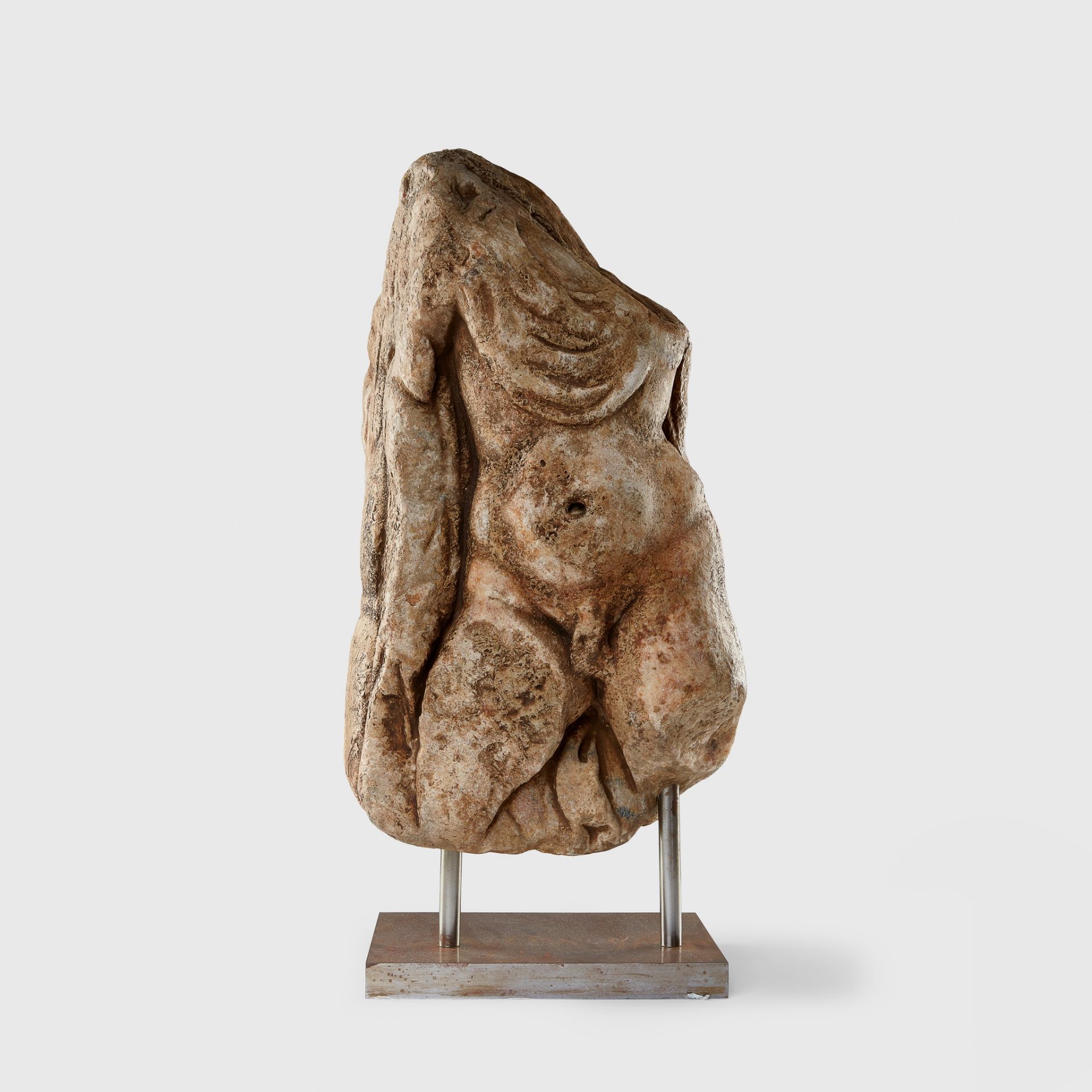 ROMAN SARCOPHAGUS CORNER FRAGMENT OF HERCULES NEAR EAST, 2ND - 3RD CENTURY A.D. - Image 2 of 7