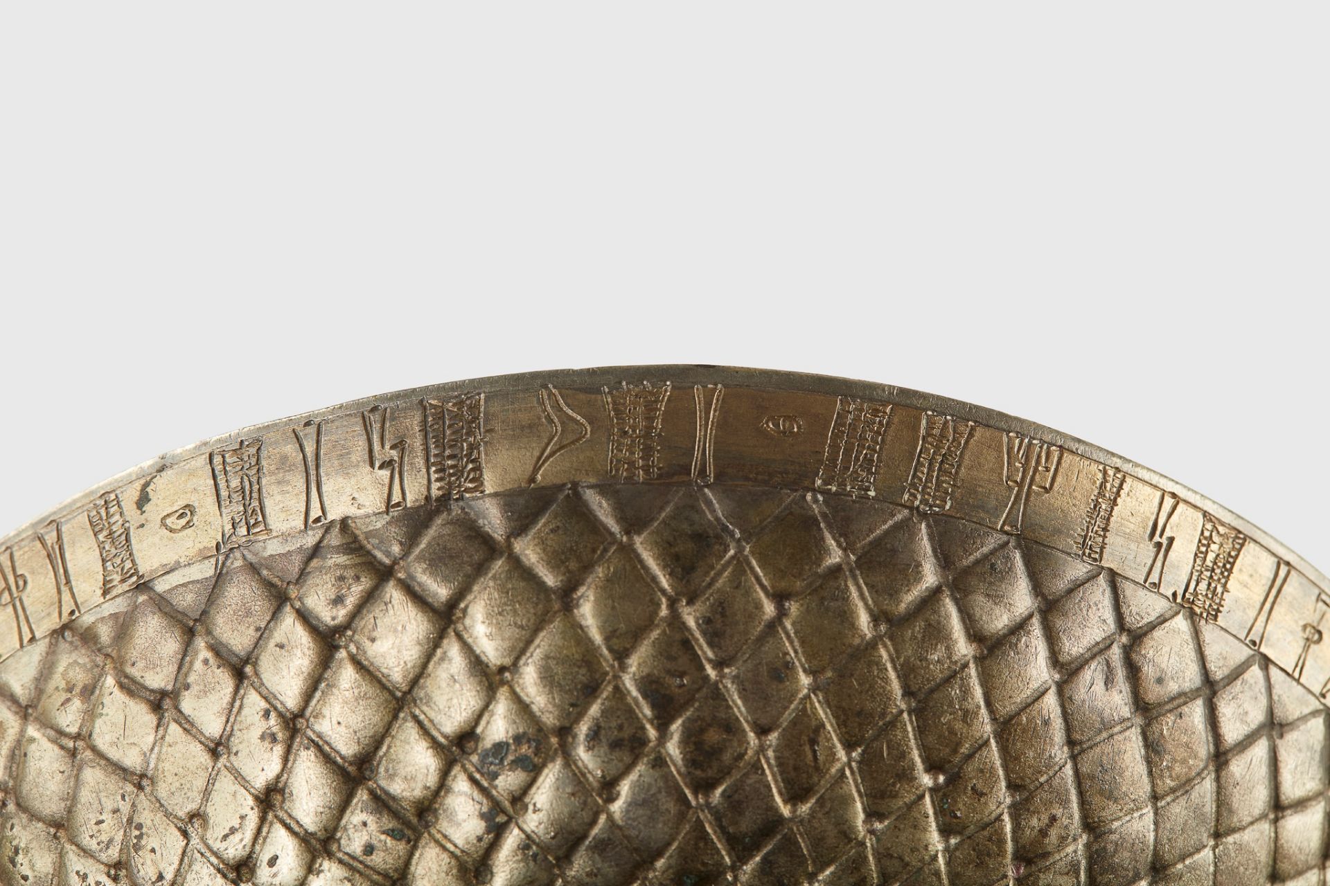 IMPORTANT INSCRIBED SABEAN SILVER-GILT BOWL SOUTHERN ARABIA, 2ND - 3RD CENTURY A.D. - Image 9 of 12