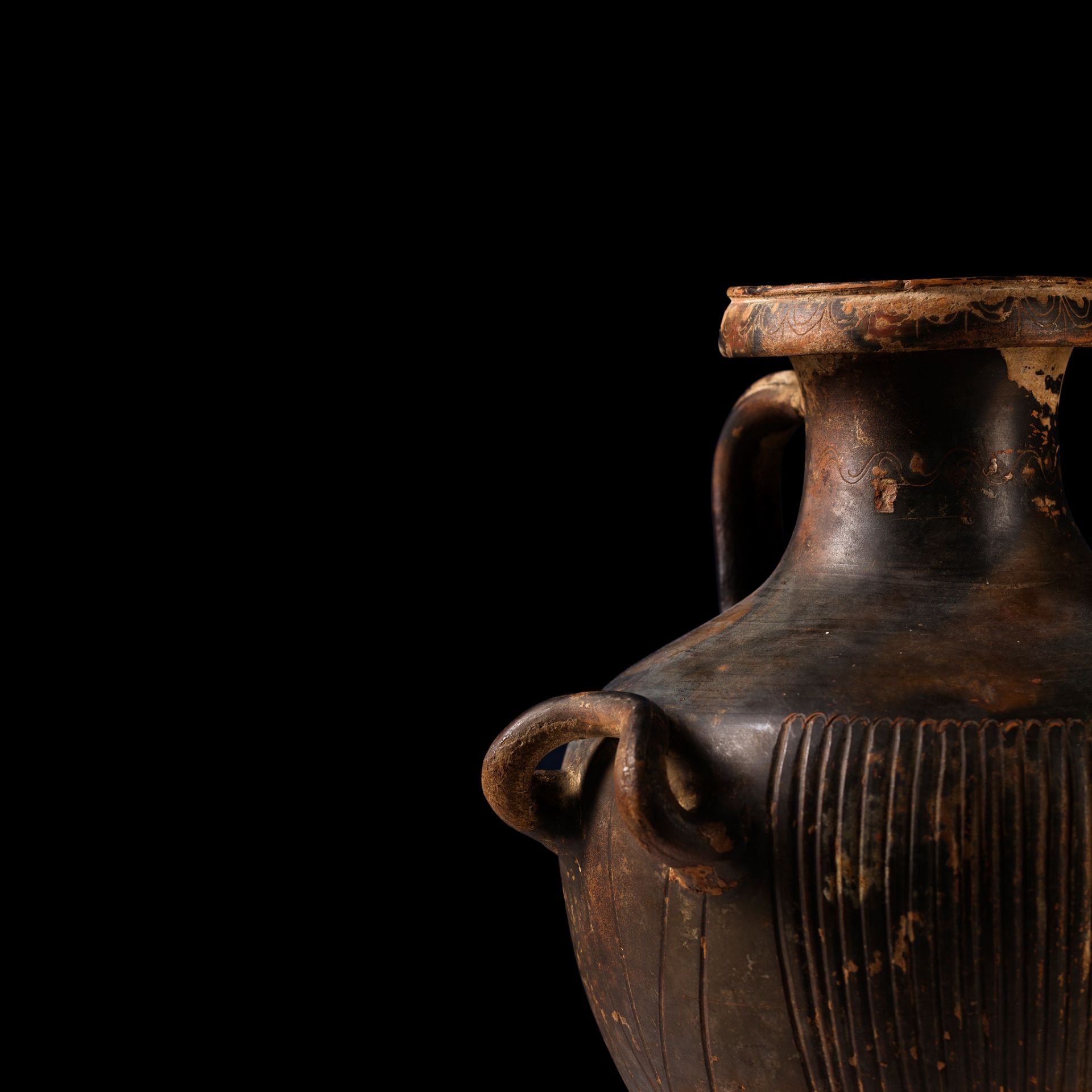 GNATHIAN WARE HYDRIA SOUTHERN ITALY, C. 3RD CENTURY B.C. - Image 4 of 4