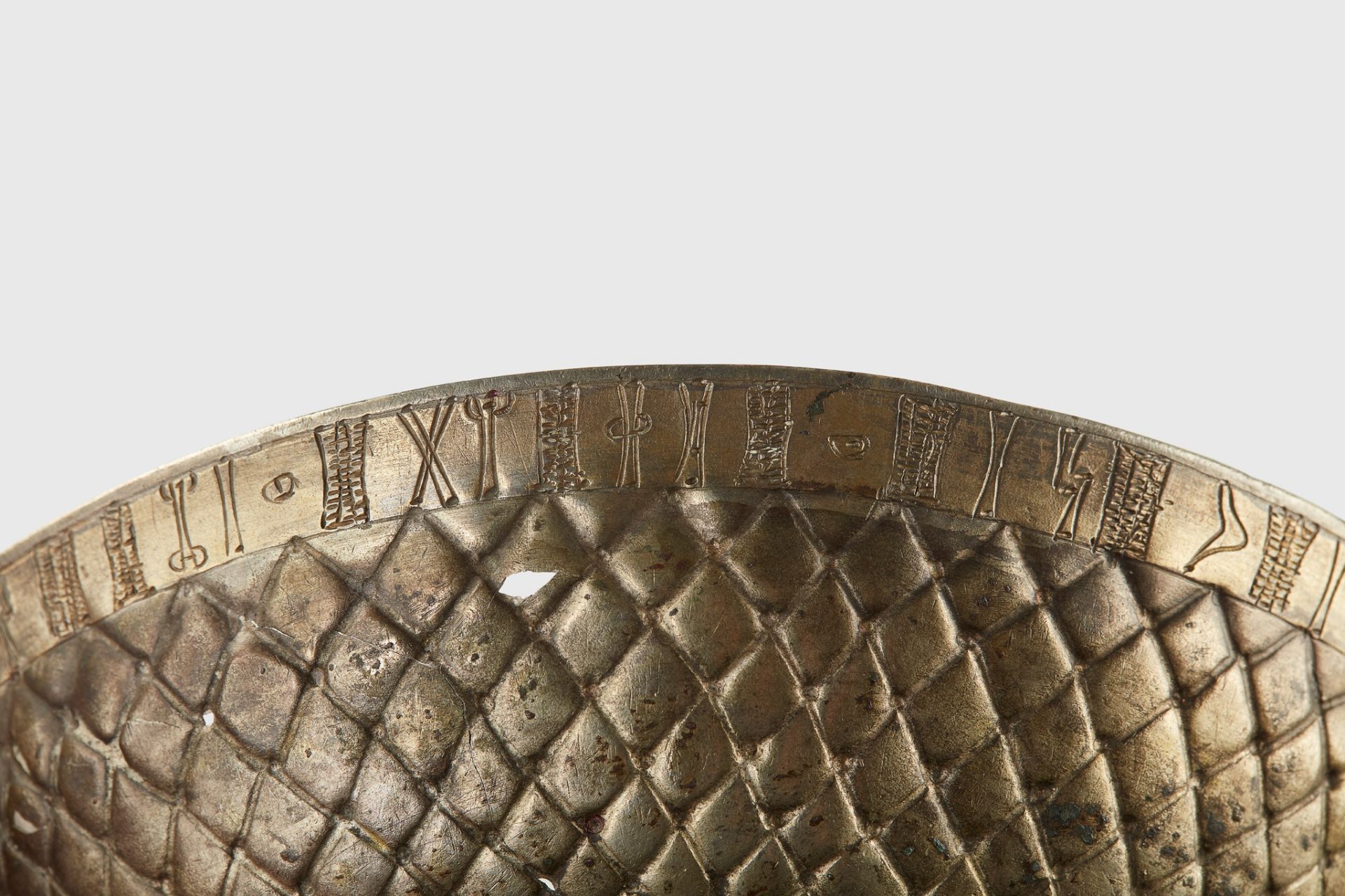 IMPORTANT INSCRIBED SABEAN SILVER-GILT BOWL SOUTHERN ARABIA, 2ND - 3RD CENTURY A.D. - Image 10 of 12