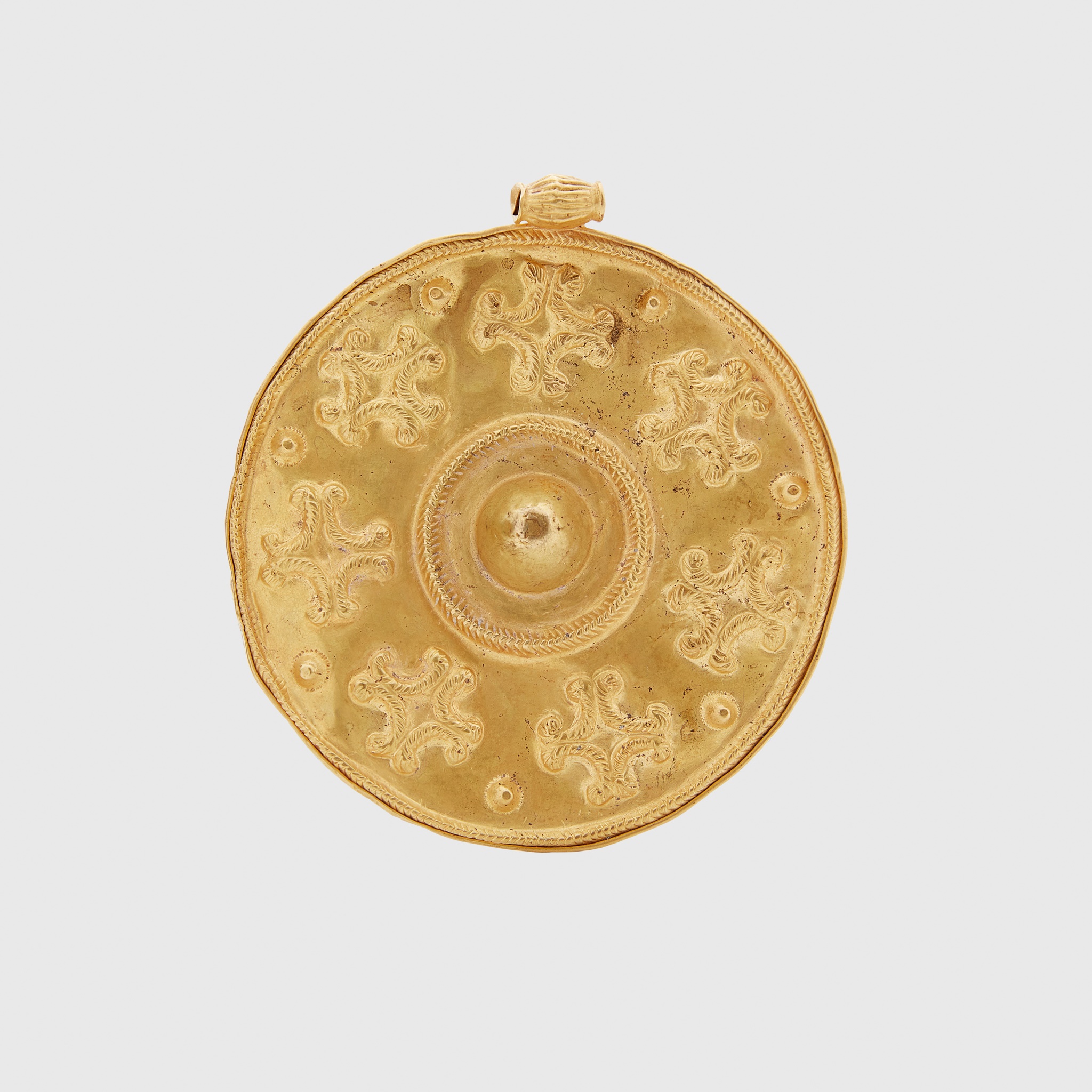 HELLENISTIC GOLD DISK PENDANT EASTERN MEDITERRANEAN, 1ST CENTURY A.D.