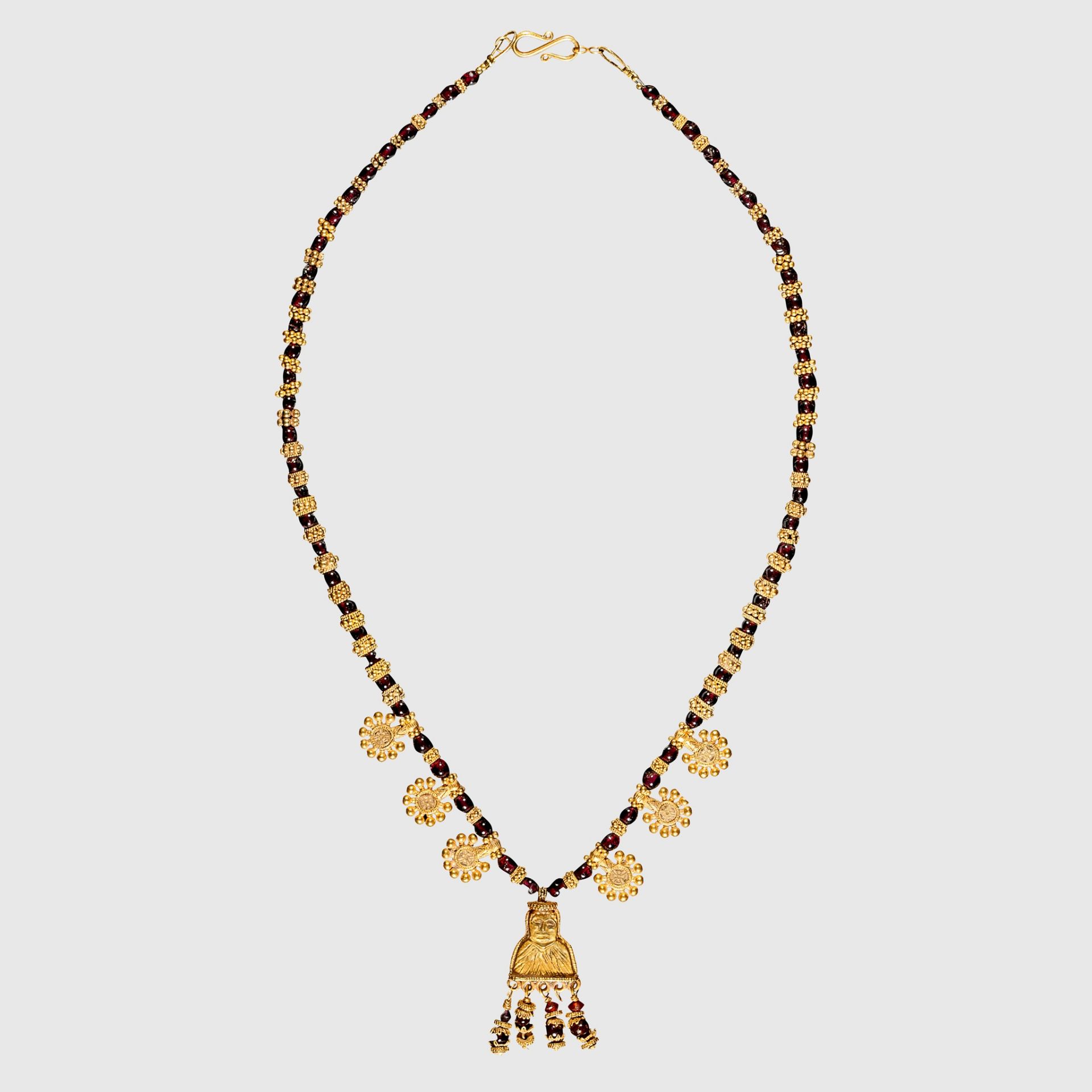 ANCIENT ARABIAN GOLD NECKLACE WITH FEMALE FIGURE PENDANT, LIKELY SABEAN SOUTHERN ARABIA, C. 5TH -