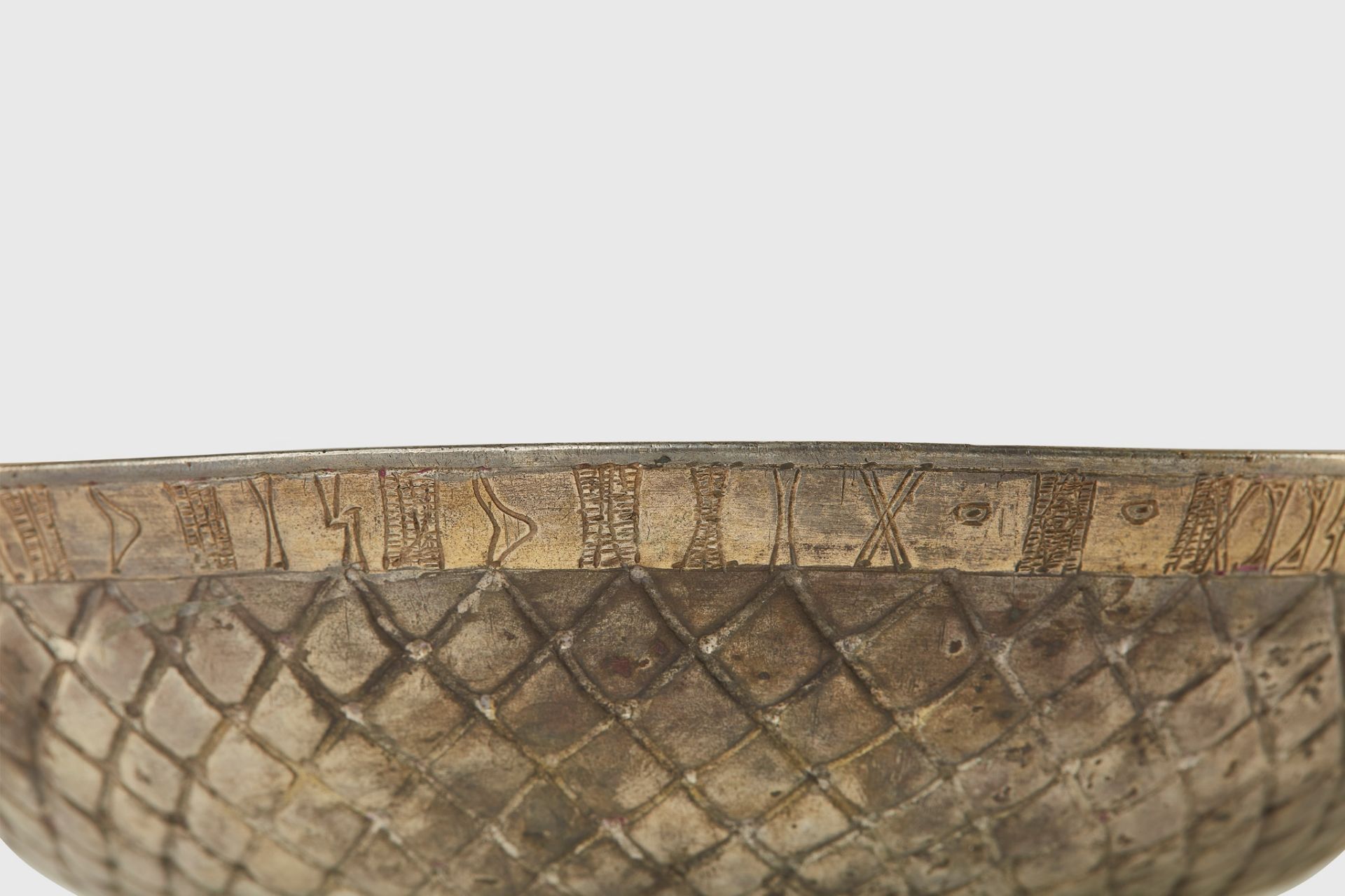 IMPORTANT INSCRIBED SABEAN SILVER-GILT BOWL SOUTHERN ARABIA, 2ND - 3RD CENTURY A.D. - Image 6 of 12