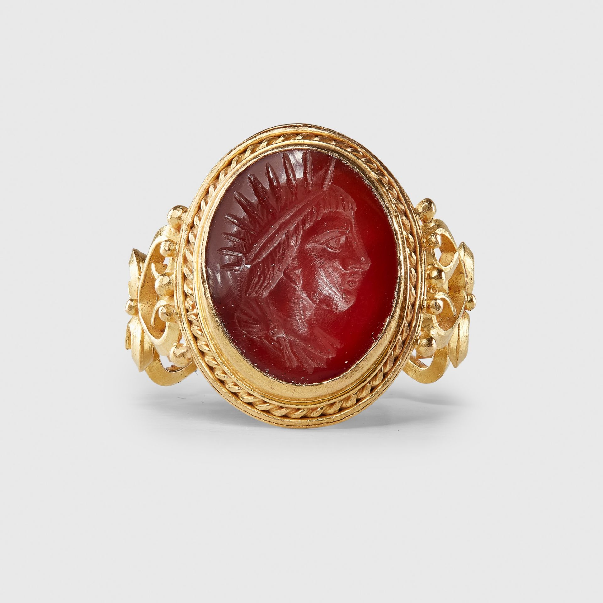 ROMAN GOLD AND CARNELIAN FINGER RING EUROPE, MID 3RD CENTURY A.D.