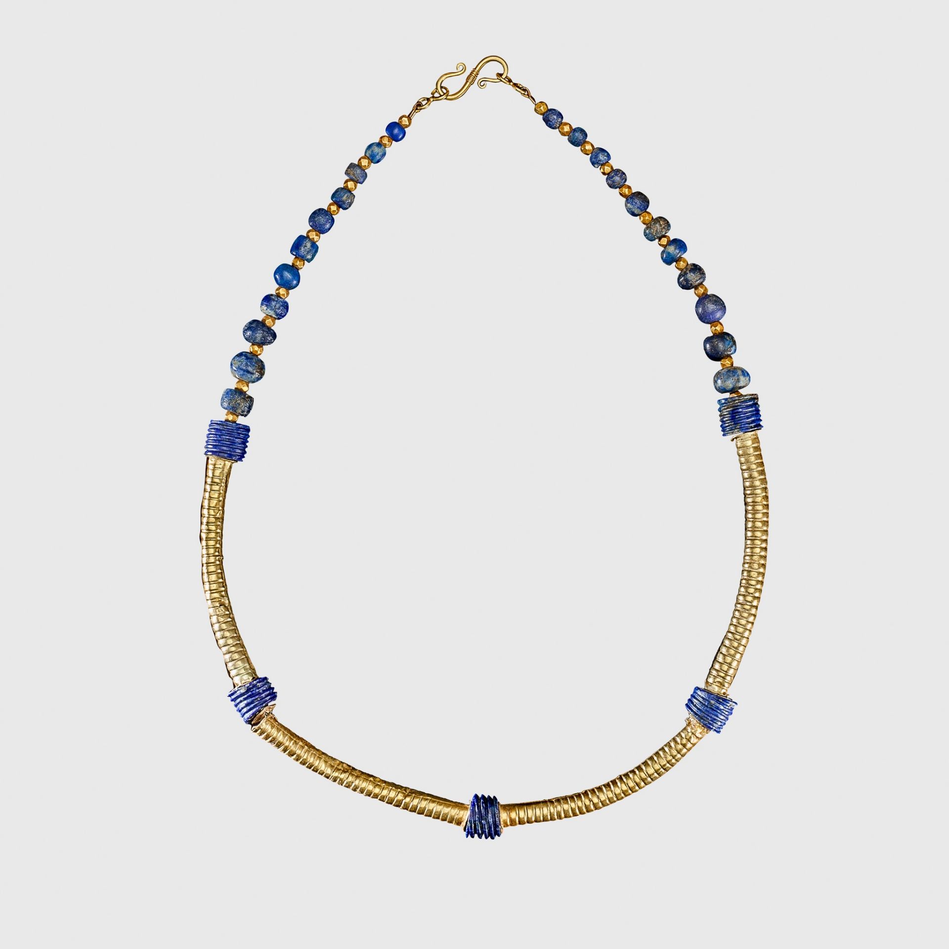 WESTERN ASIATIC GOLD AND LAPUS LAZULI NECKLACE NEAR EAST, C. 1ST MILLENNIUM B.C.