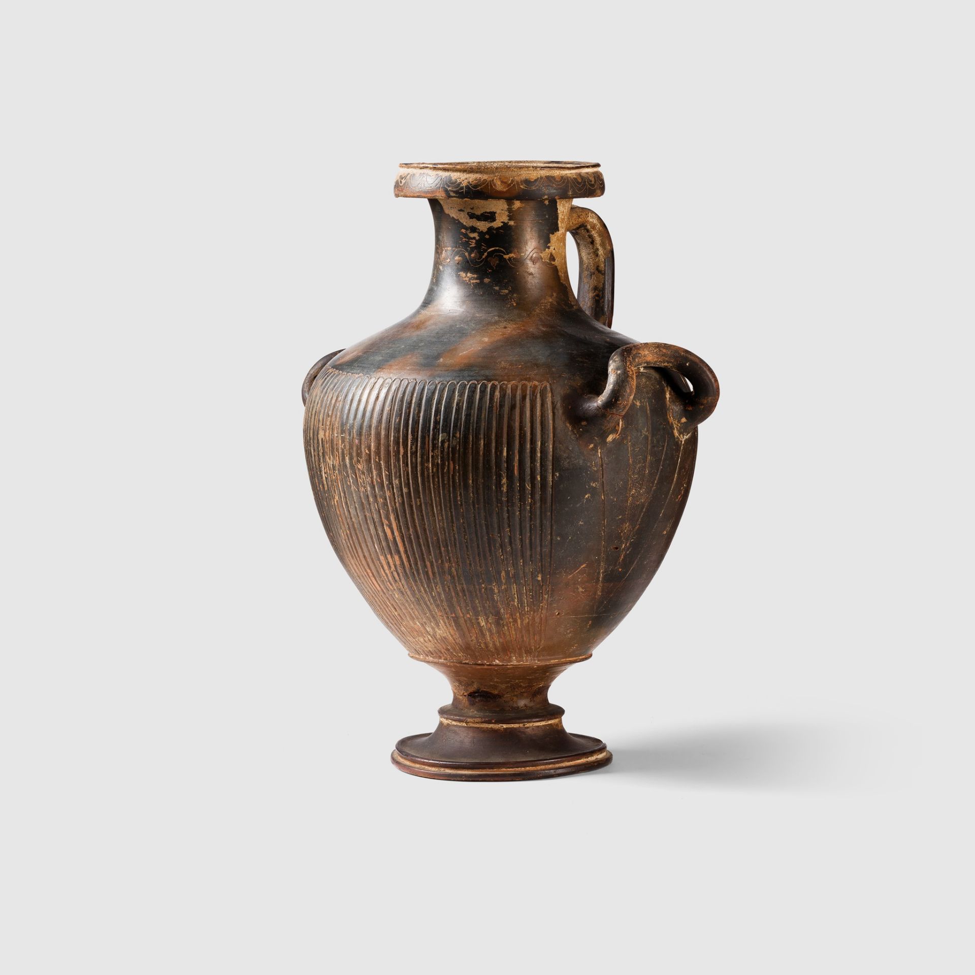 GNATHIAN WARE HYDRIA SOUTHERN ITALY, C. 3RD CENTURY B.C. - Image 2 of 4