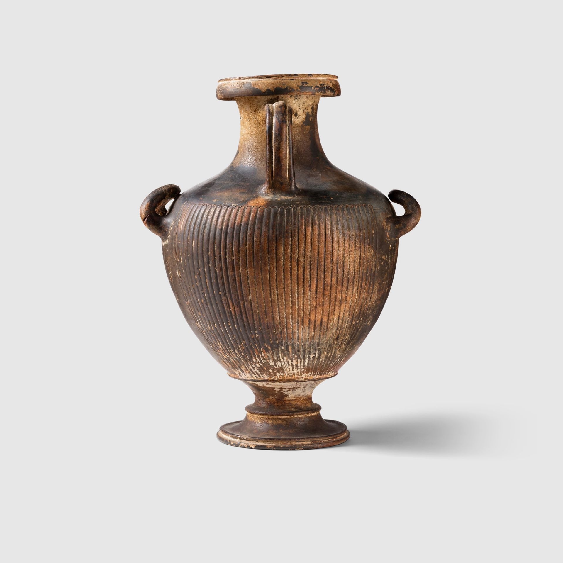 GNATHIAN WARE HYDRIA SOUTHERN ITALY, C. 3RD CENTURY B.C. - Image 3 of 4