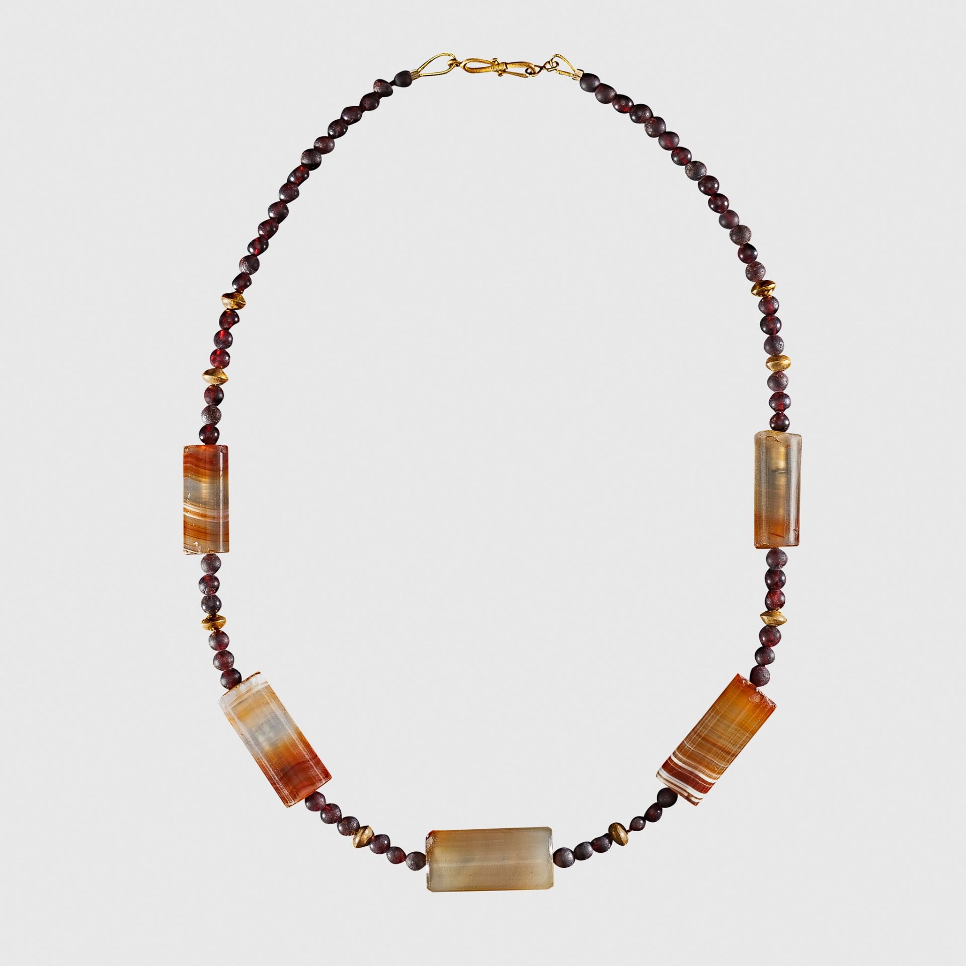 HELLENISTIC GARNET, AGATE AND GOLD BEAD NECKLACE EASTERN MEDITERRANEAN, 3RD - 1ST CENTURY B.C.