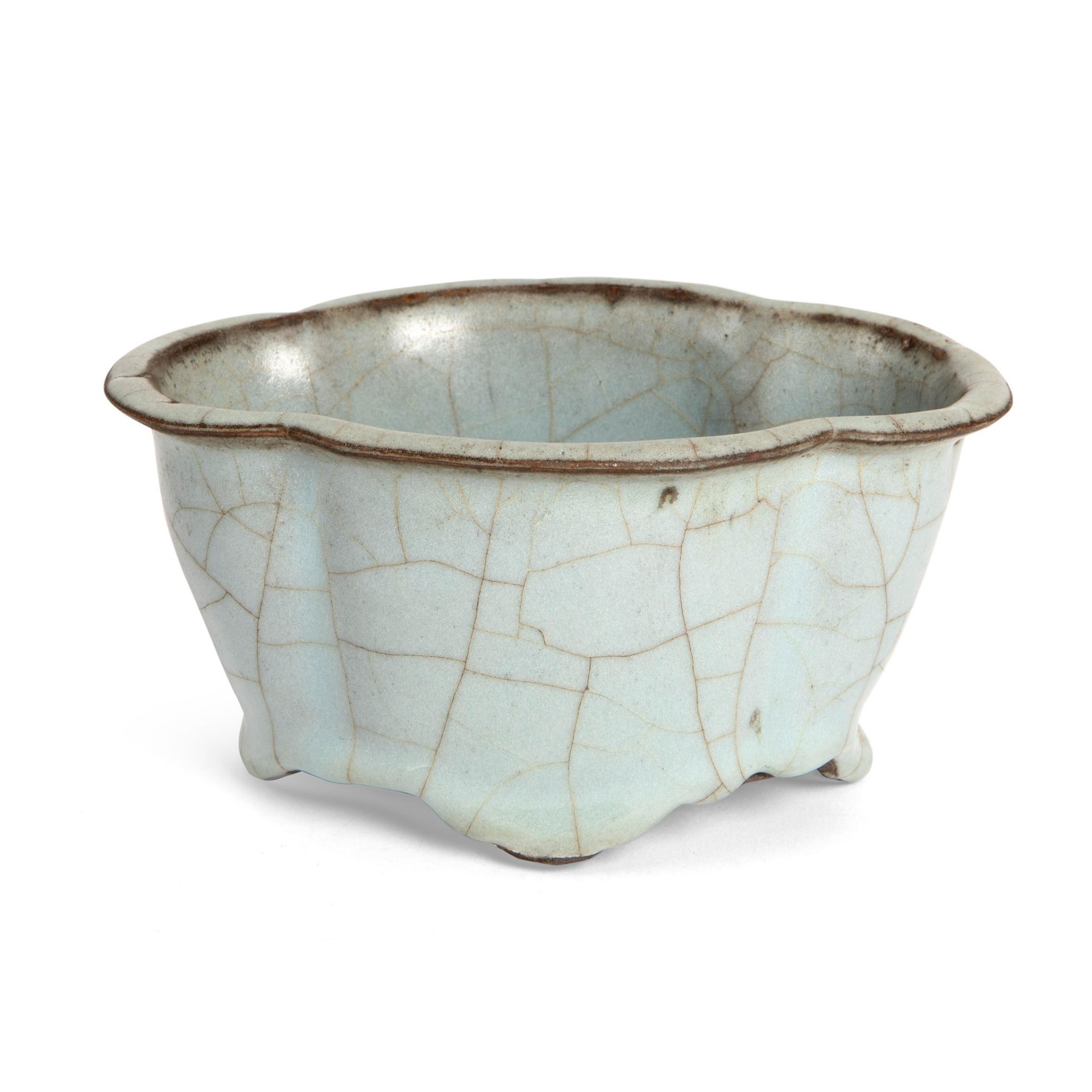 GE-TYPE CRACKLE-GLAZED LOBED WASHER POSSIBLY YUAN TO MING DYNASTY