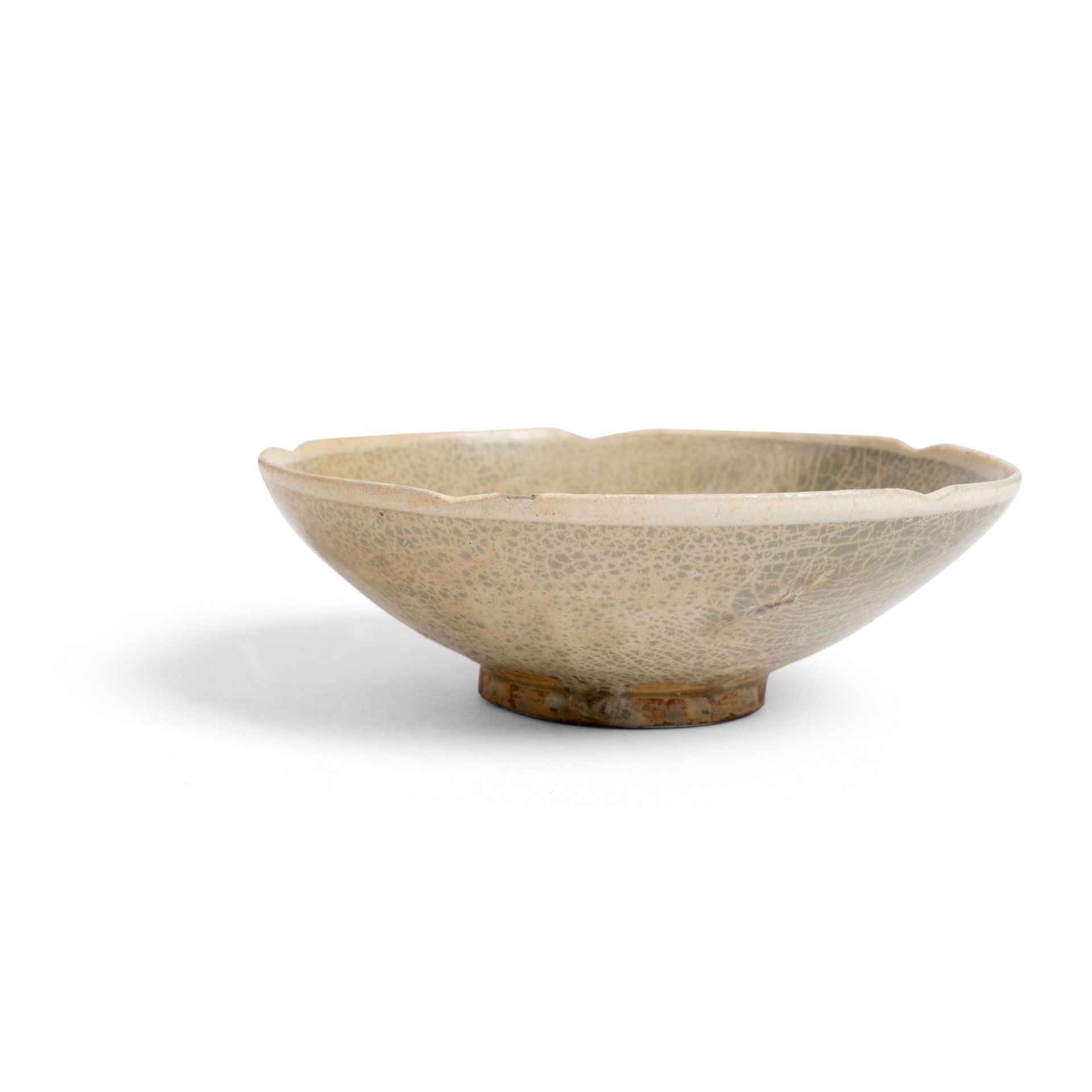 CELADON-GLAZED FOLIATED-RIM BOWL FIVE DYNASTY - Image 2 of 2