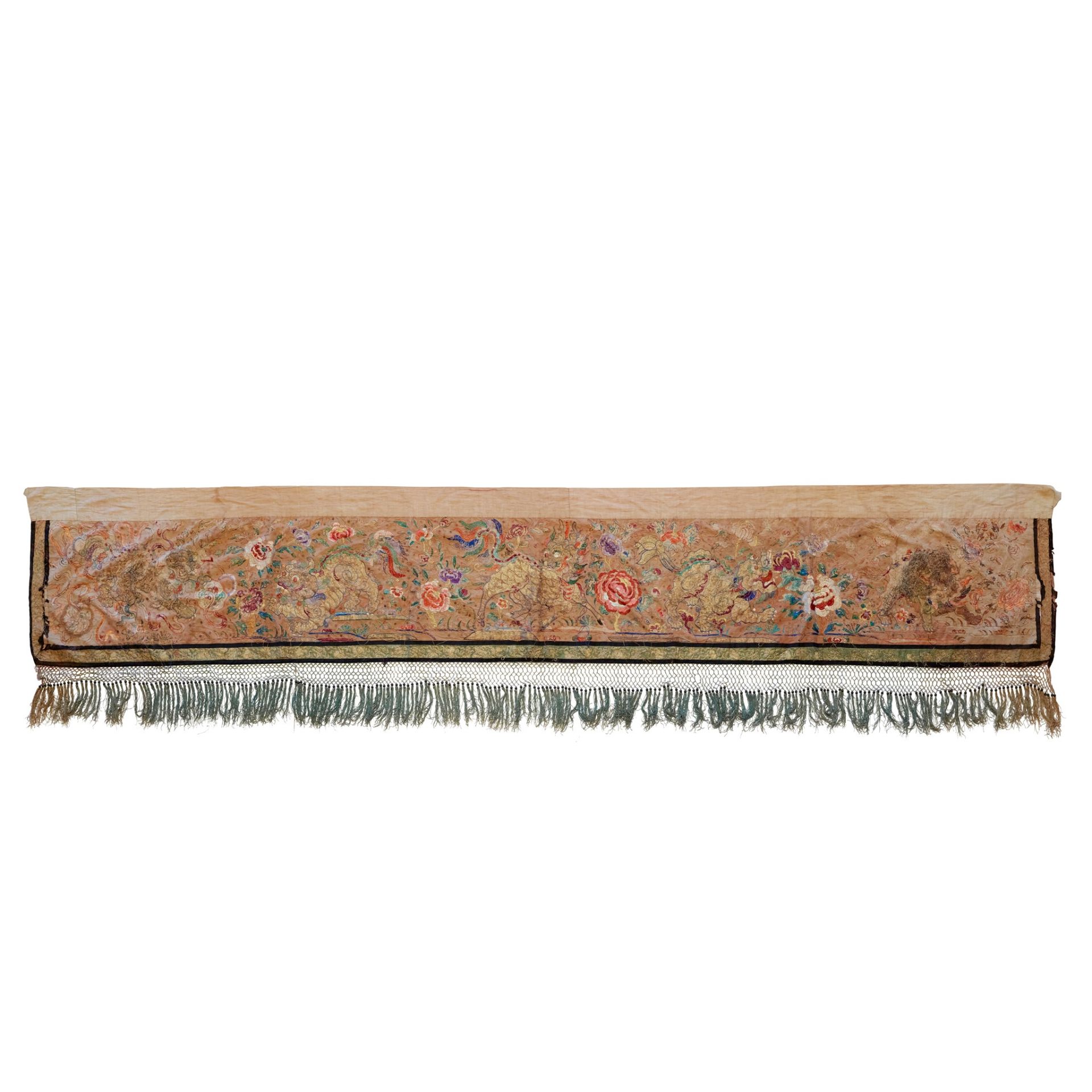 SILK EMBROIDERED BANNER LATE QING DYNASTY-REPUBLIC PERIOD, 19TH-20TH CENTURY