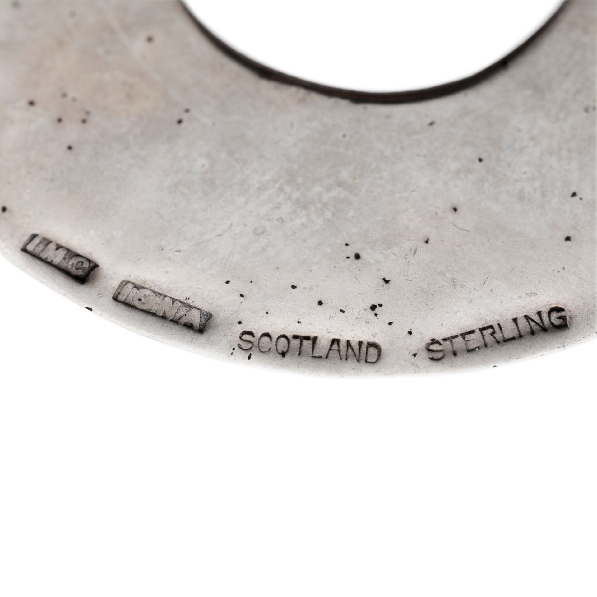 IONA – A COLLECTION OF SCOTTISH PROVINCIAL JEWELLERY IAIN MACCORMICK - Image 2 of 6