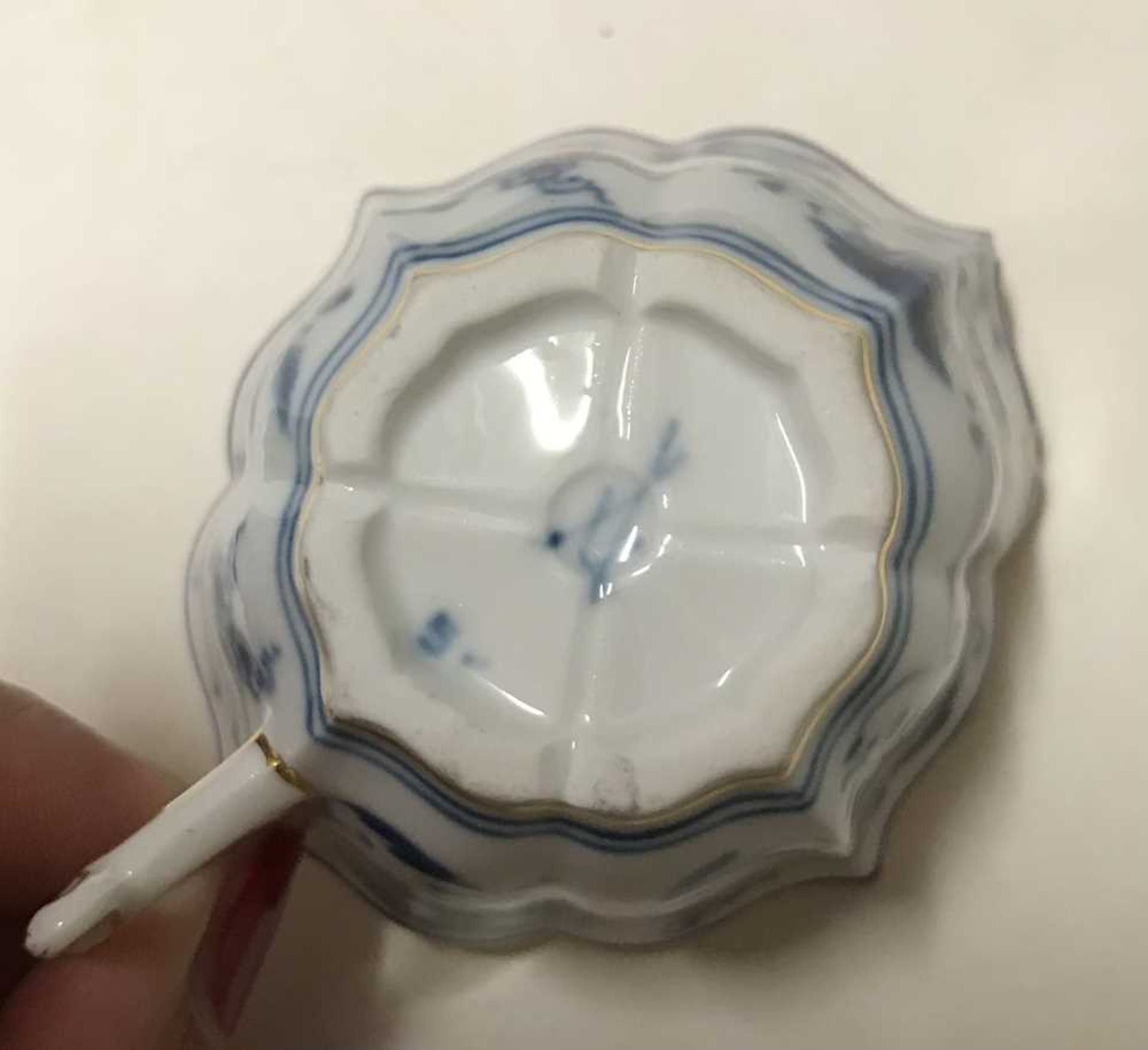 MEISSEN BLUE AND WHITE 'ONION' PATTERN RETICULATED DESSERT SERVICE LATE 19TH CENTURY AND LATER - Image 11 of 23