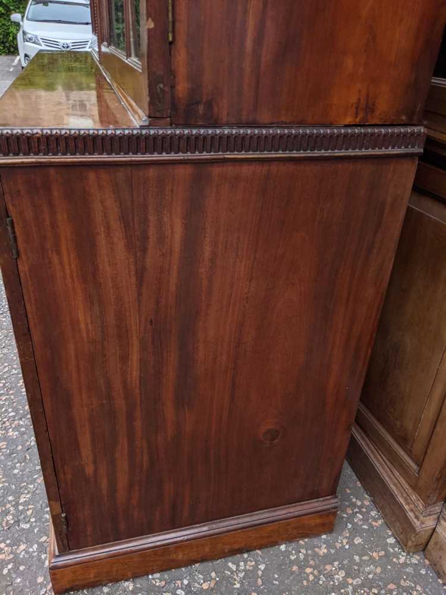SCOTTISH GEORGE III MAHOGANY BOOKCASE CABINET, ATTRIBUTED TO THE WORKSHOP OF FRANCIS AND WILLIAM BRO - Bild 17 aus 21