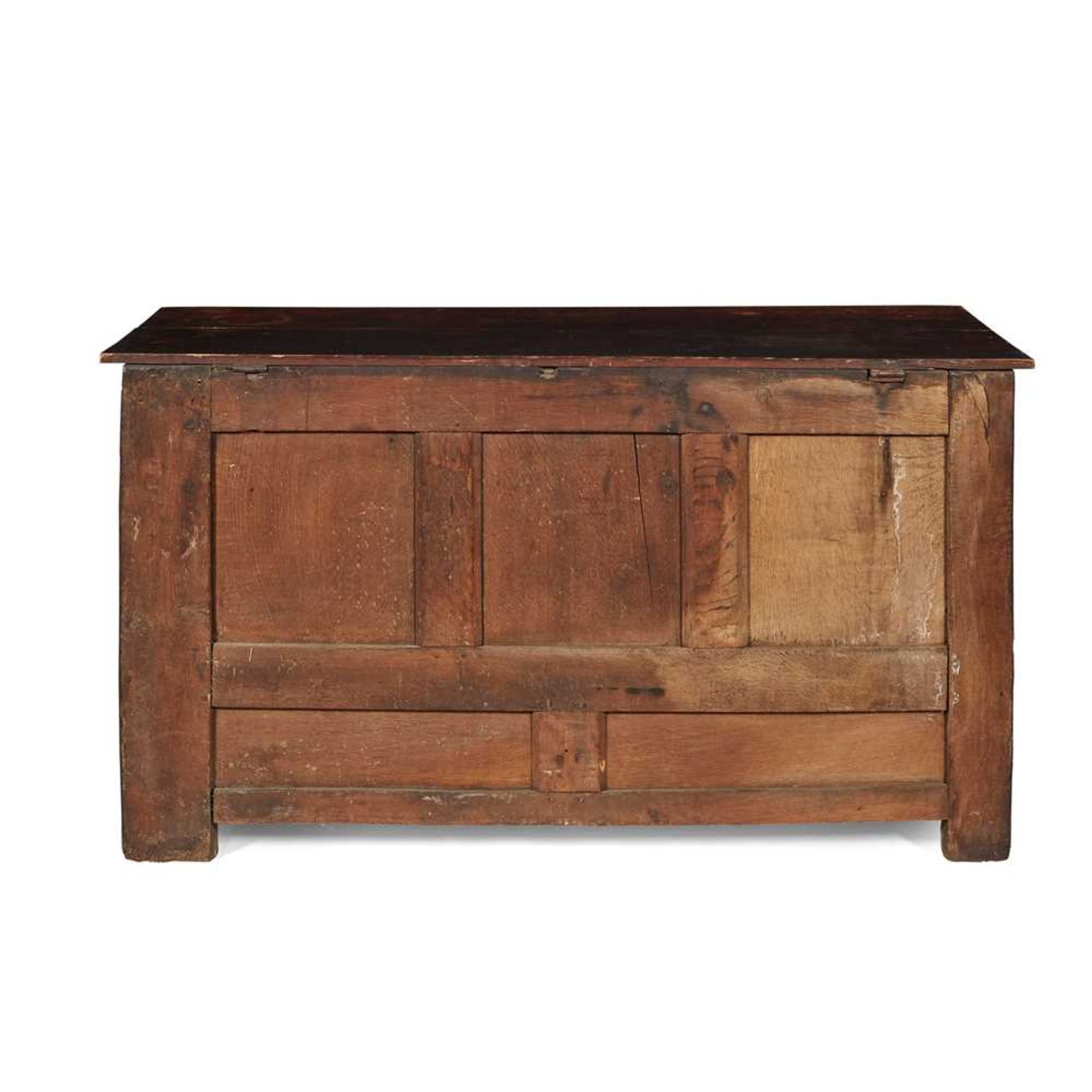 CARVED OAK AND MARQUETRY MULE CHEST 17TH CENTURY - Bild 2 aus 24