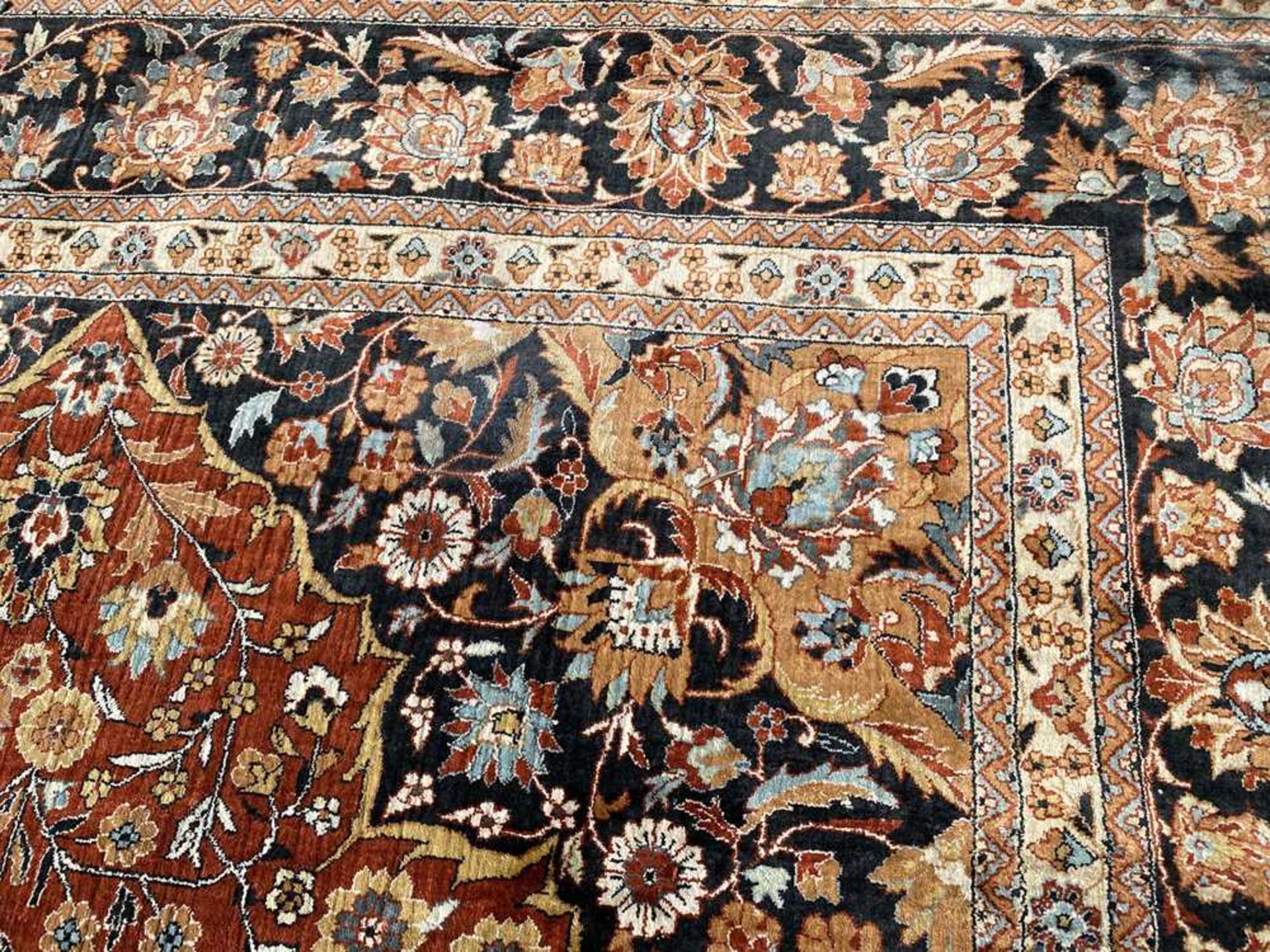 PERSIAN STYLE SILK RUG LATE 20TH CENTURY - Image 5 of 7