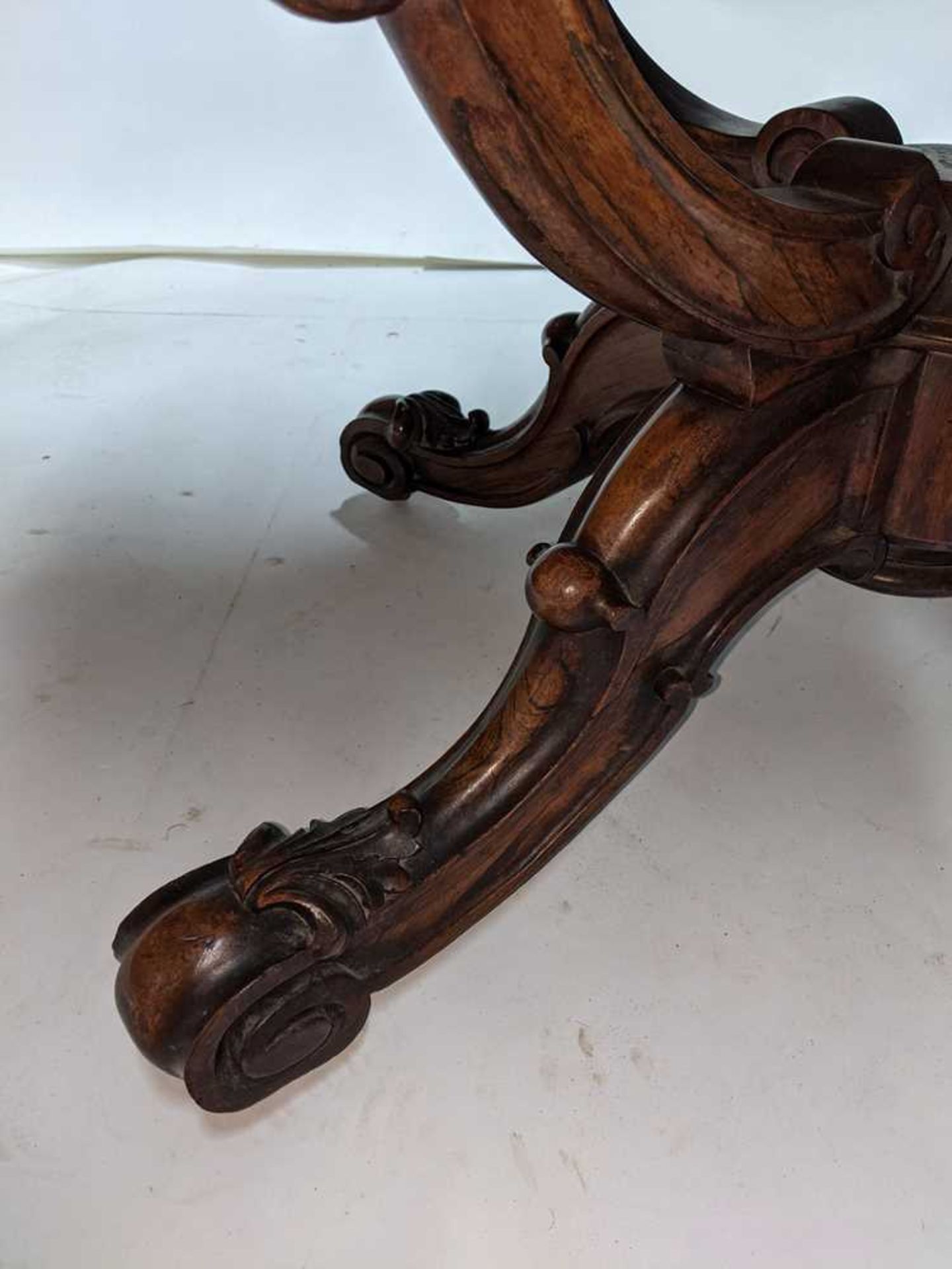 VICTORIAN ROSEWOOD CENTRE OR LOO TABLE MID 19TH CENTURY - Bild 8 aus 8
