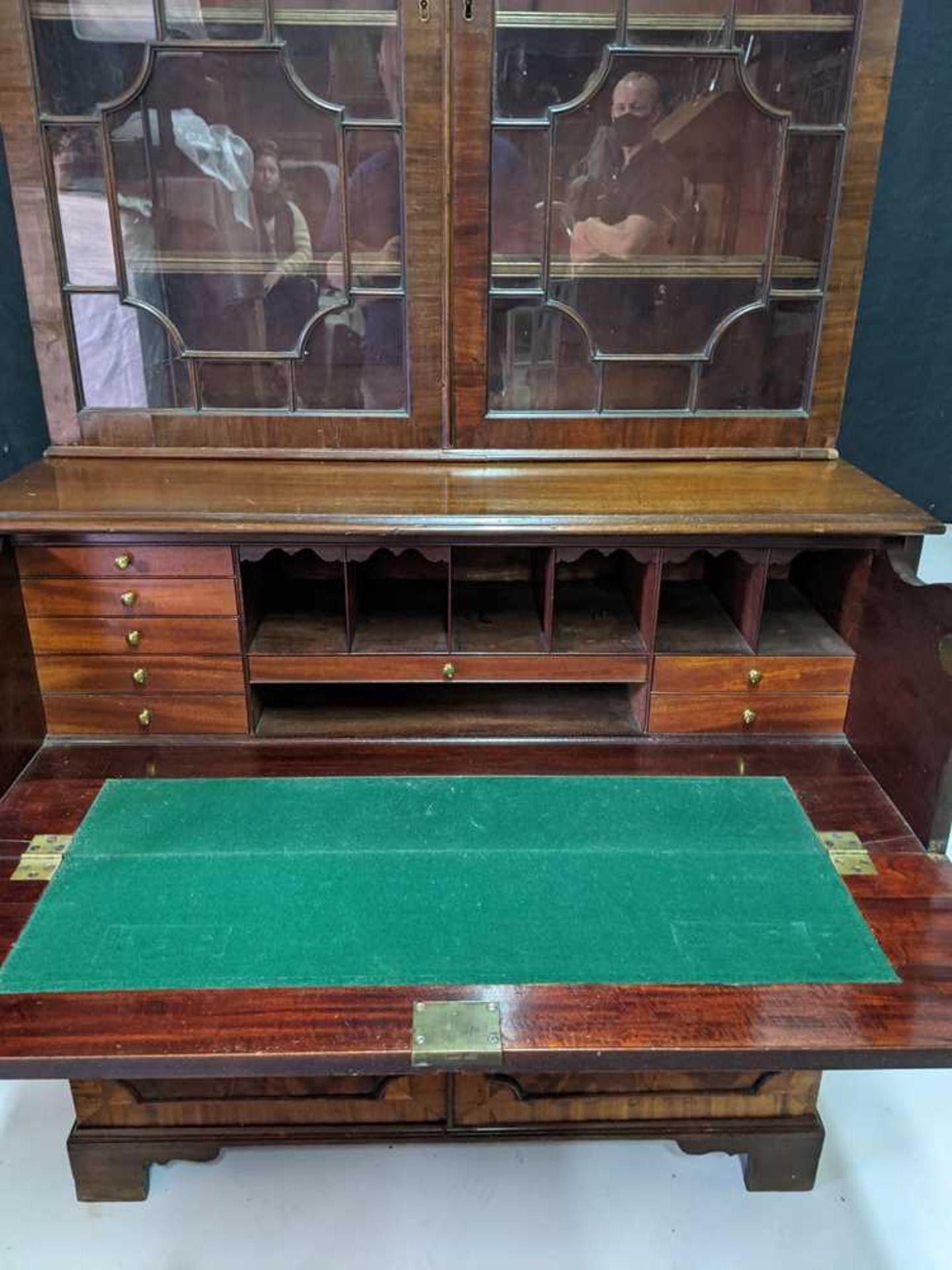 GEORGE III MAHOGANY SECRETAIRE BOOKCASE CABINET LATE 19TH CENTURY, THE TOP ASSOCIATED - Bild 5 aus 17